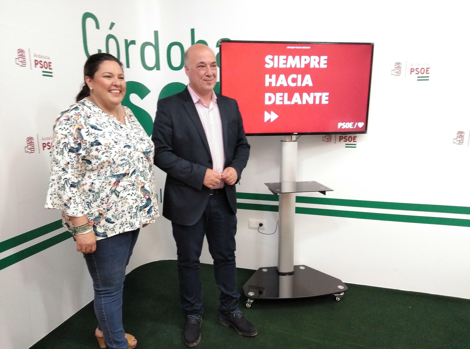 Dolores Amo y Antonio Ruiz, en la sede del PSOE cordobés.