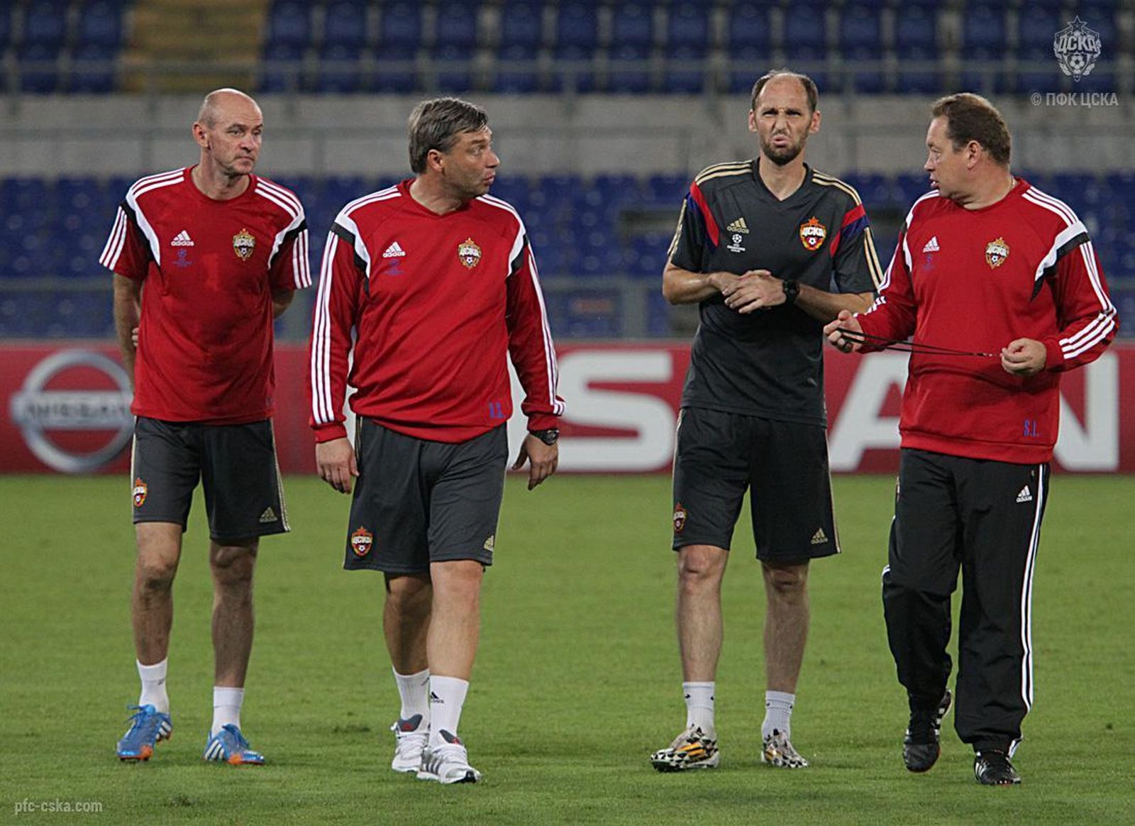 "Hierro sabe mucho de fútbol, tanto en chándal como en traje"