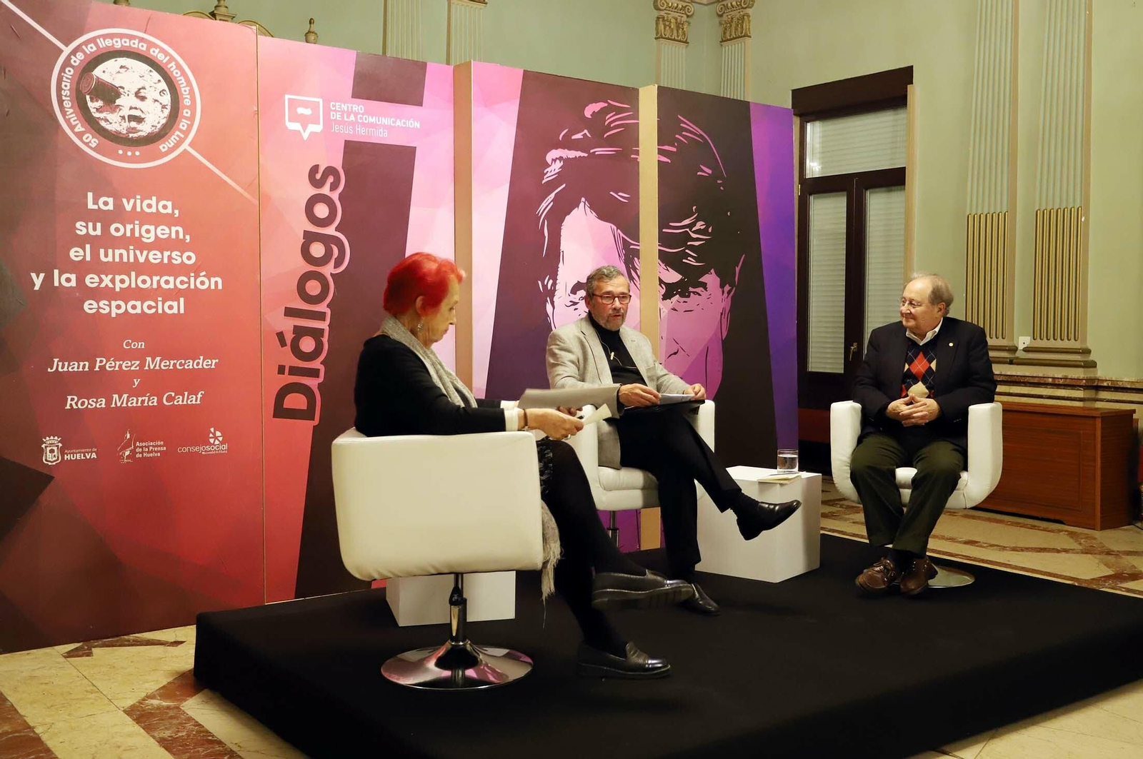 Imágenes de la charla de Juan Pérez Mercader y Rosa María Calaf  sobre la vida, su origen, el universo y la exploración espacial