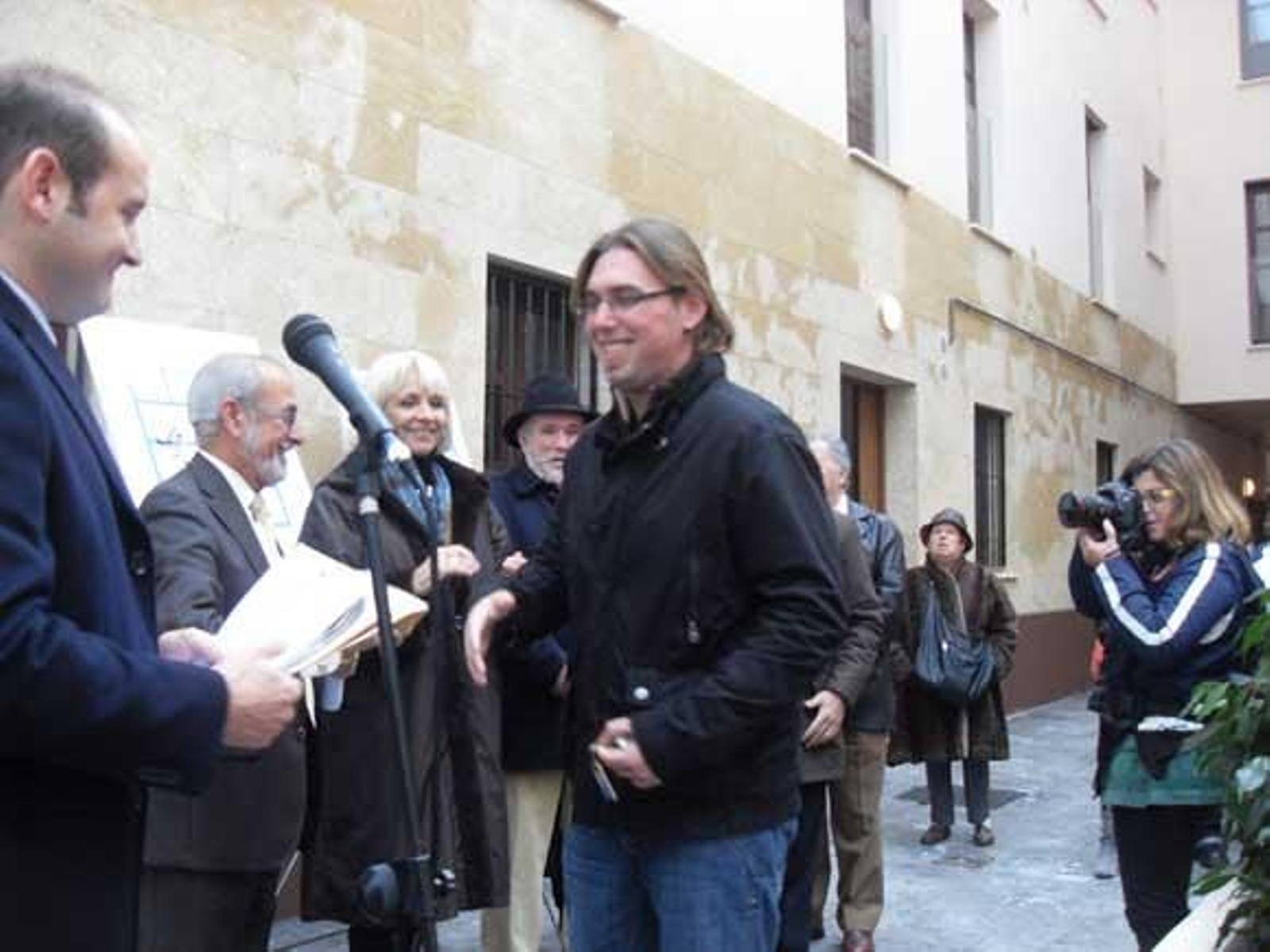 Teófila Martínez ha entregado dos promociones de viviendas del programa municipal en el barrio de Santa María de Cádiz./Fotos: A.G.

Foto: A.G.