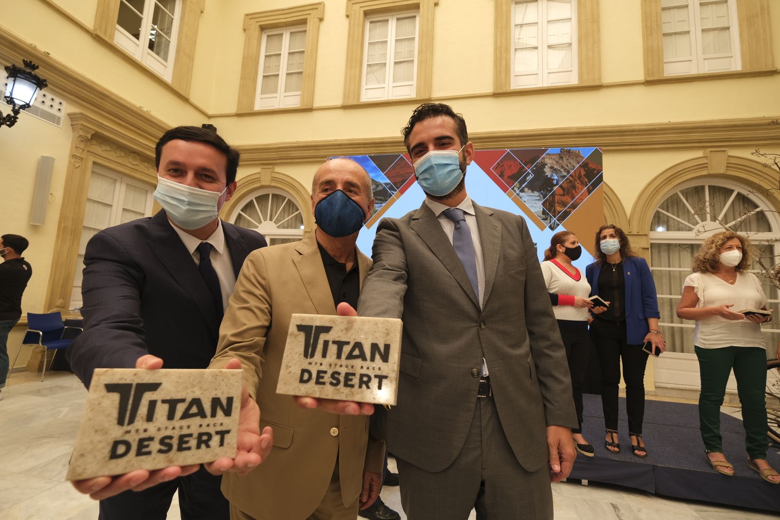 Fotogalería presentación Titan Desert Almería