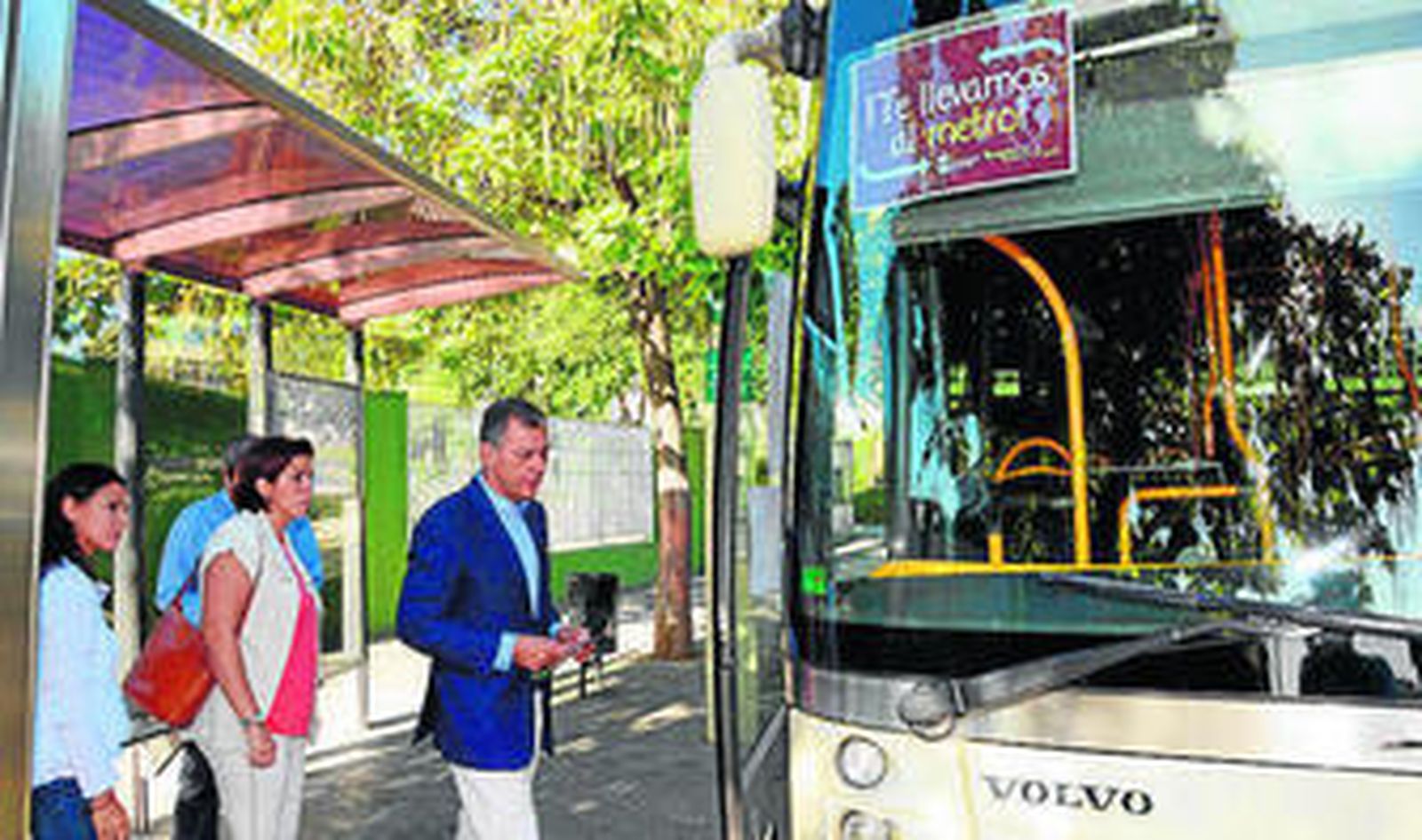 El alcalde de Tomares José Luis Sanz subió ayer a la lanzadera.