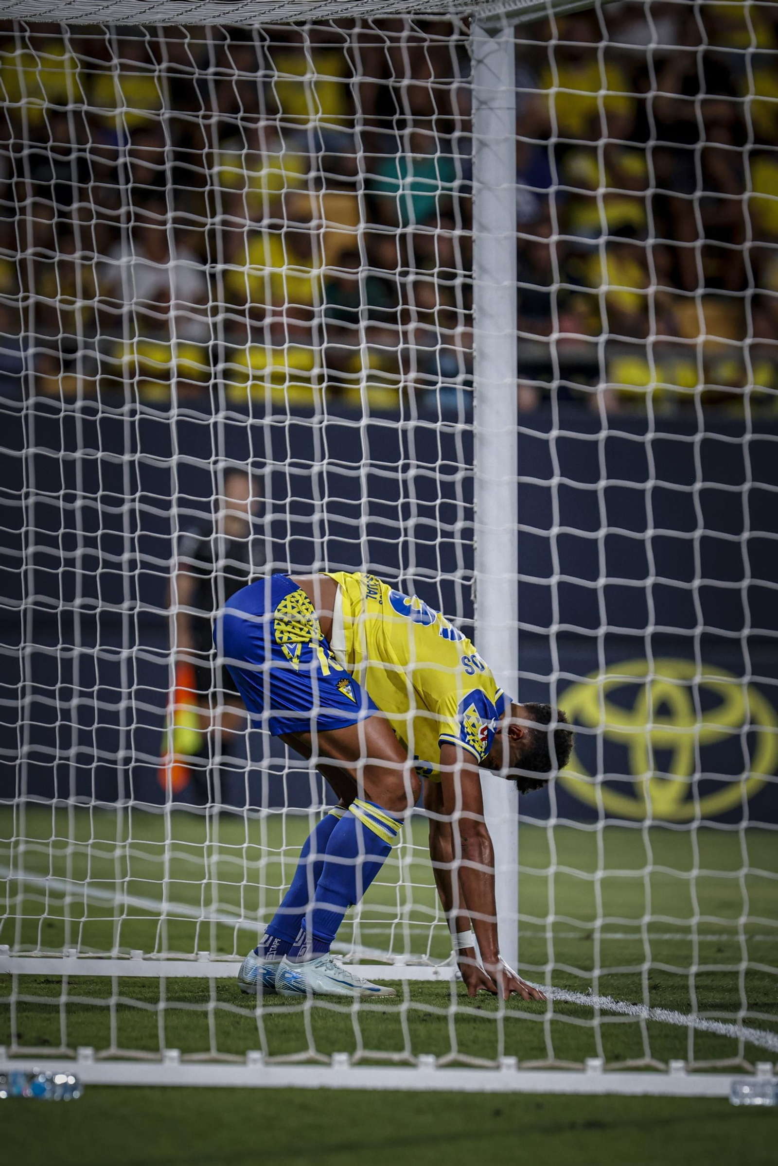 Búscate entre las fotos del partido de fútbol entre Cádiz CF y Real Zaragoza