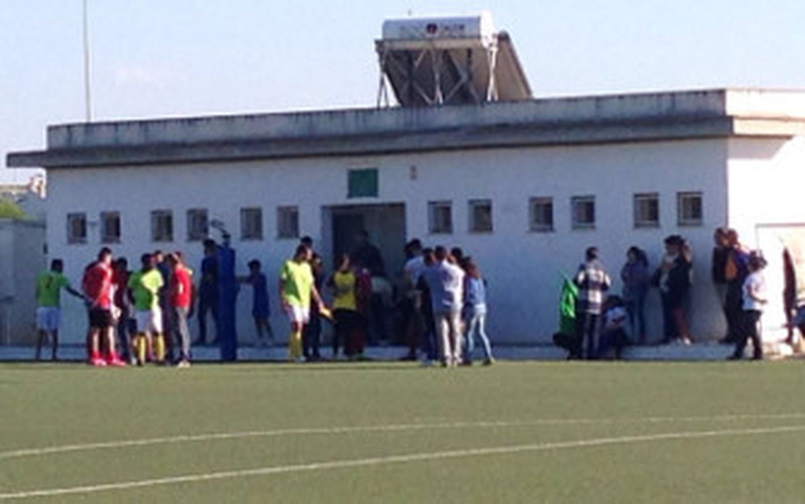 Un futbolista del Xerez Balompié agrede al árbitro Muñoz Orihuela