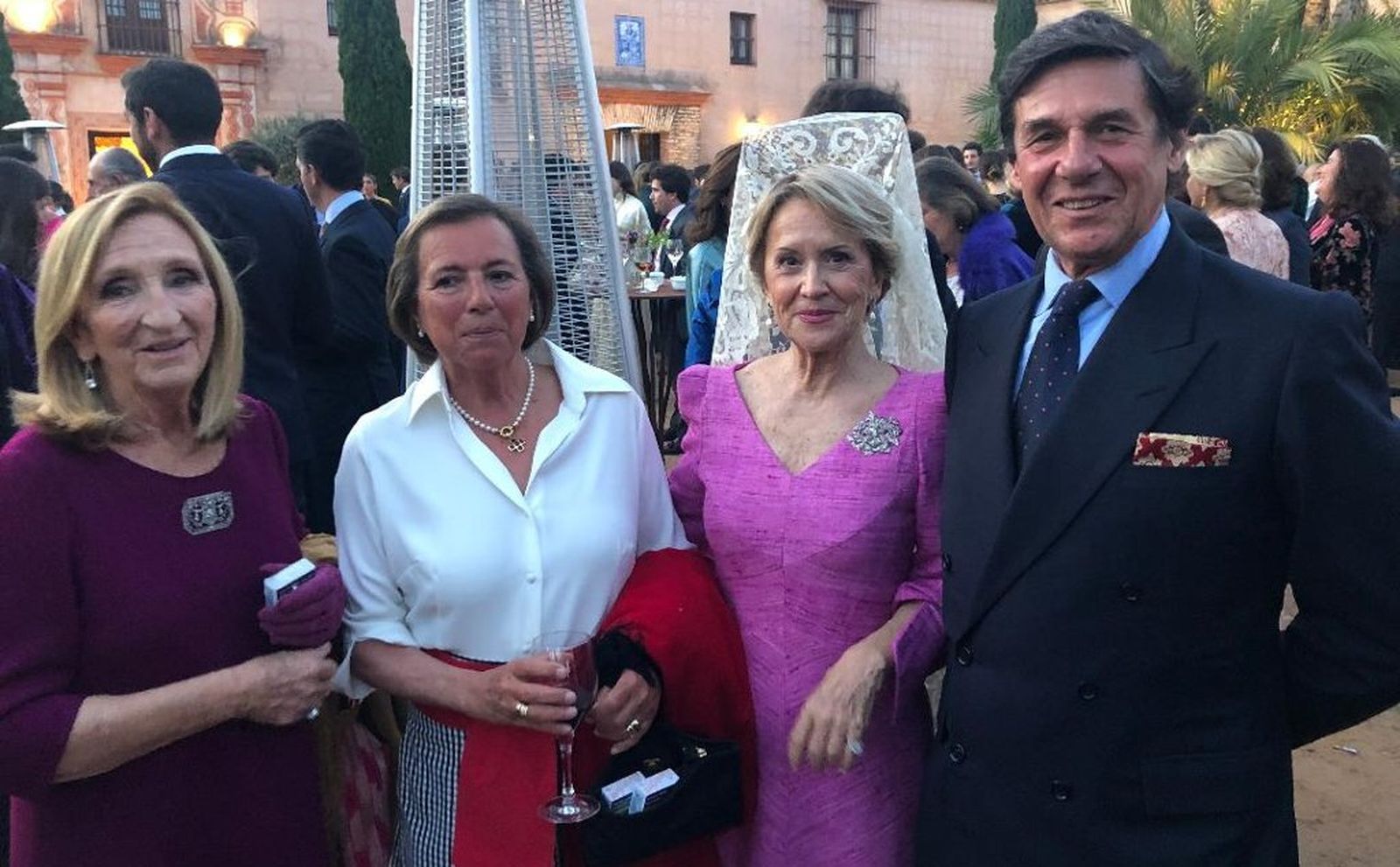 Ana de León, Pilar Sánchez, Pilar Sanjuán y Manolo Laffón, durante el cóctel.