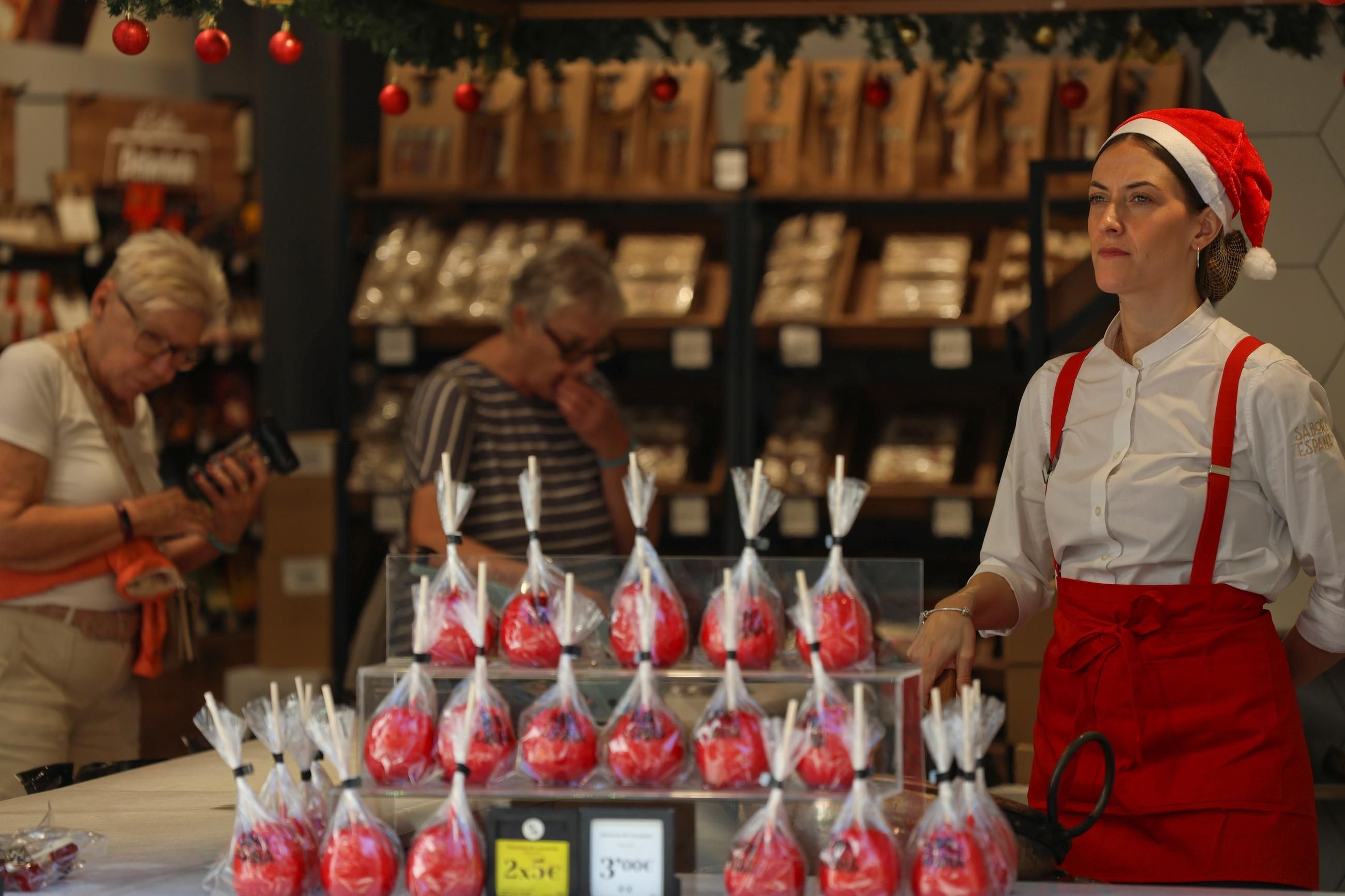 Создают рабочие места в Малаге на рождественский период