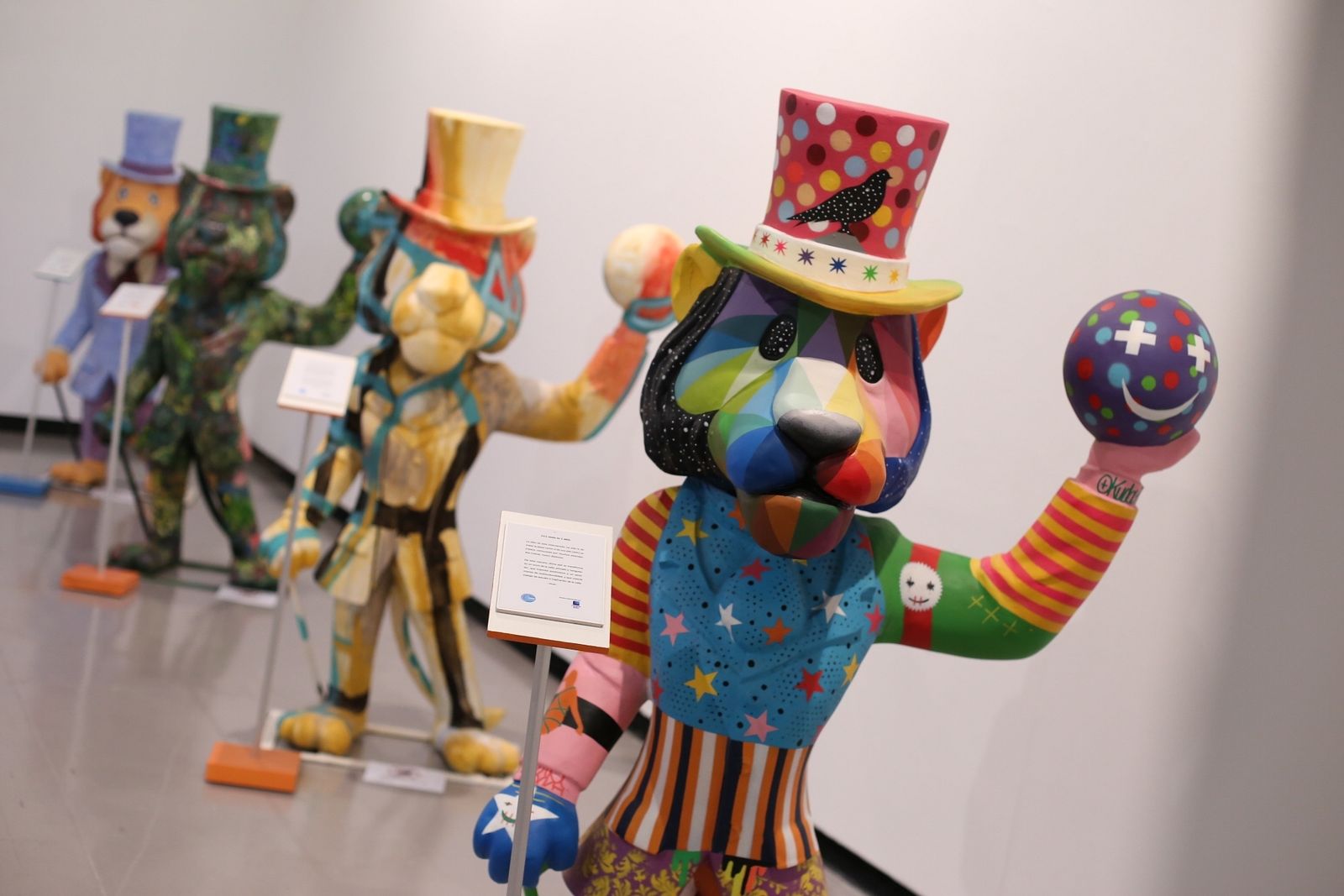 Las imágenes de la exposición 'La Vuelta de Willy Fog con Apadis'