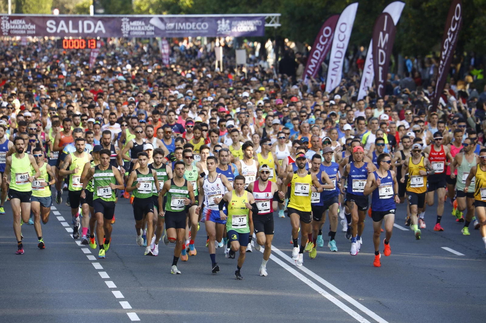 Las mejores fotos de la salida de la Media Maratón de Córdoba 2024