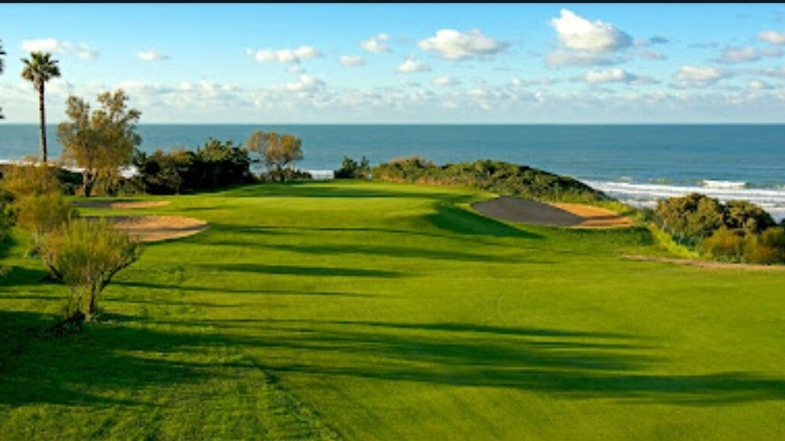 Un 'green' de Novo Sancti Petri con vistas al mar