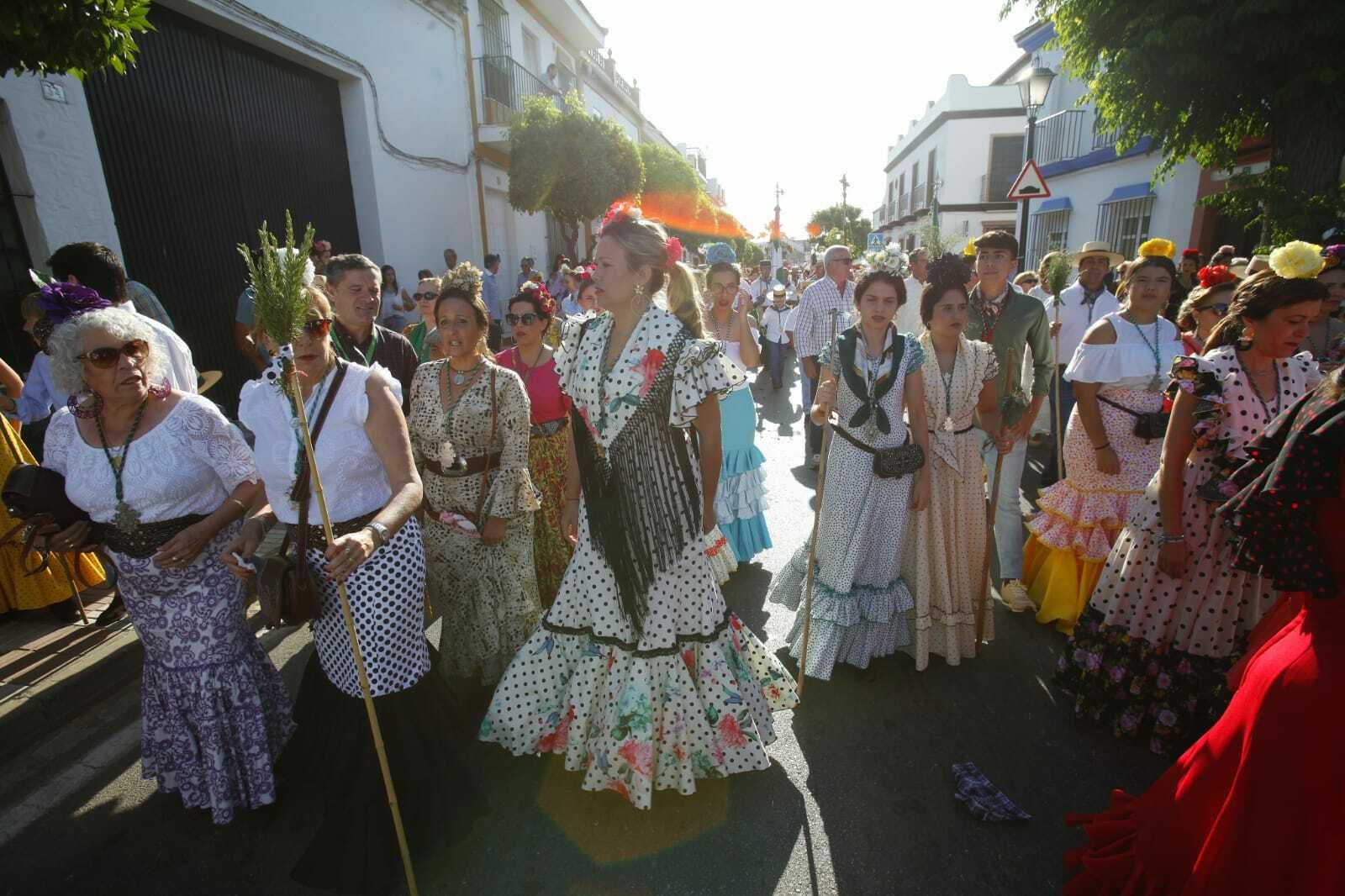 La salida de la Hermandad del Rocío de Pilas, en imágenes
