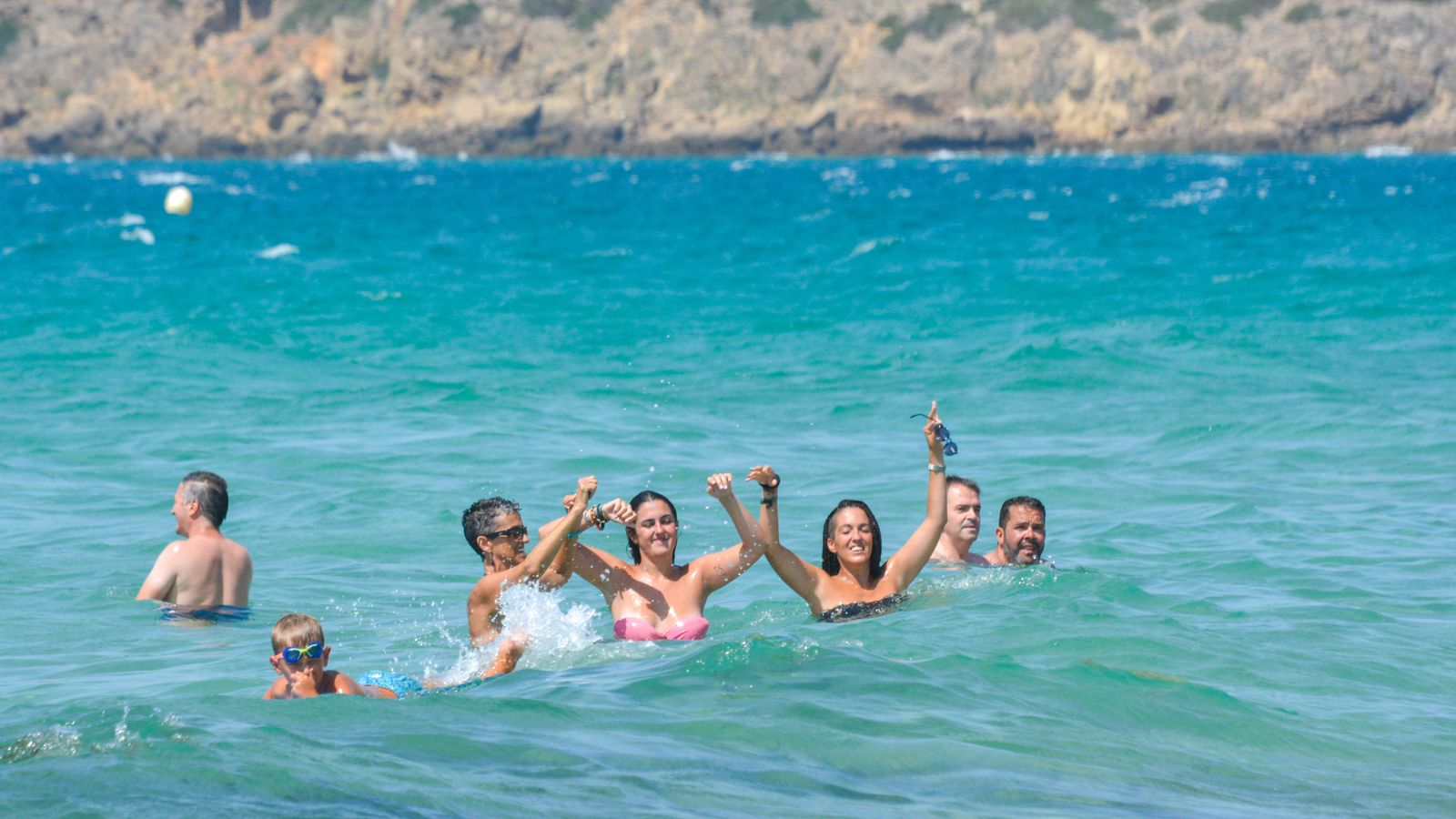 Día de sol y viento en la playa de Bolonia