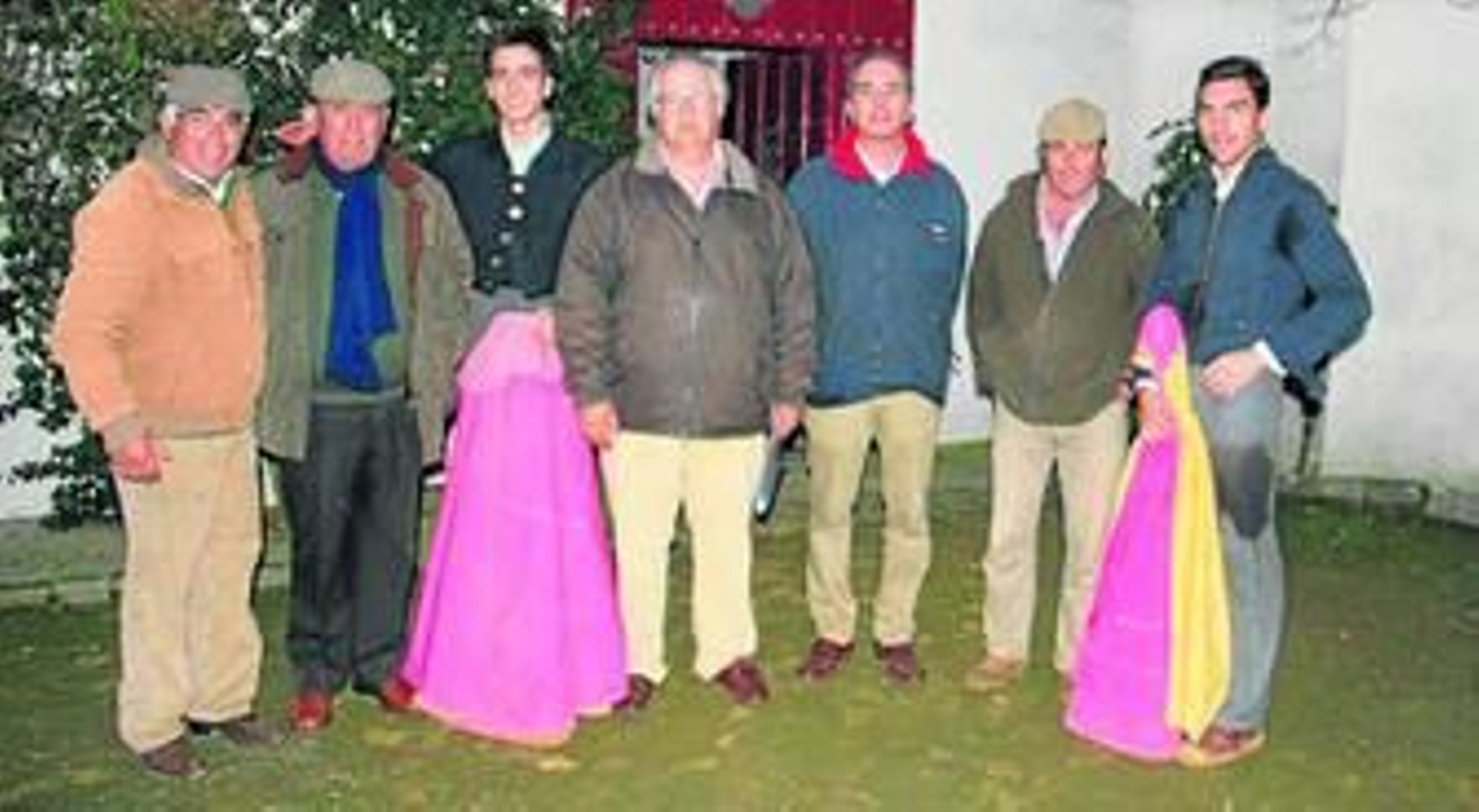 Octavio Chacón, al natural, tentando una becerra de Rocío de la Cámara en el Cortijo de la Sierra.