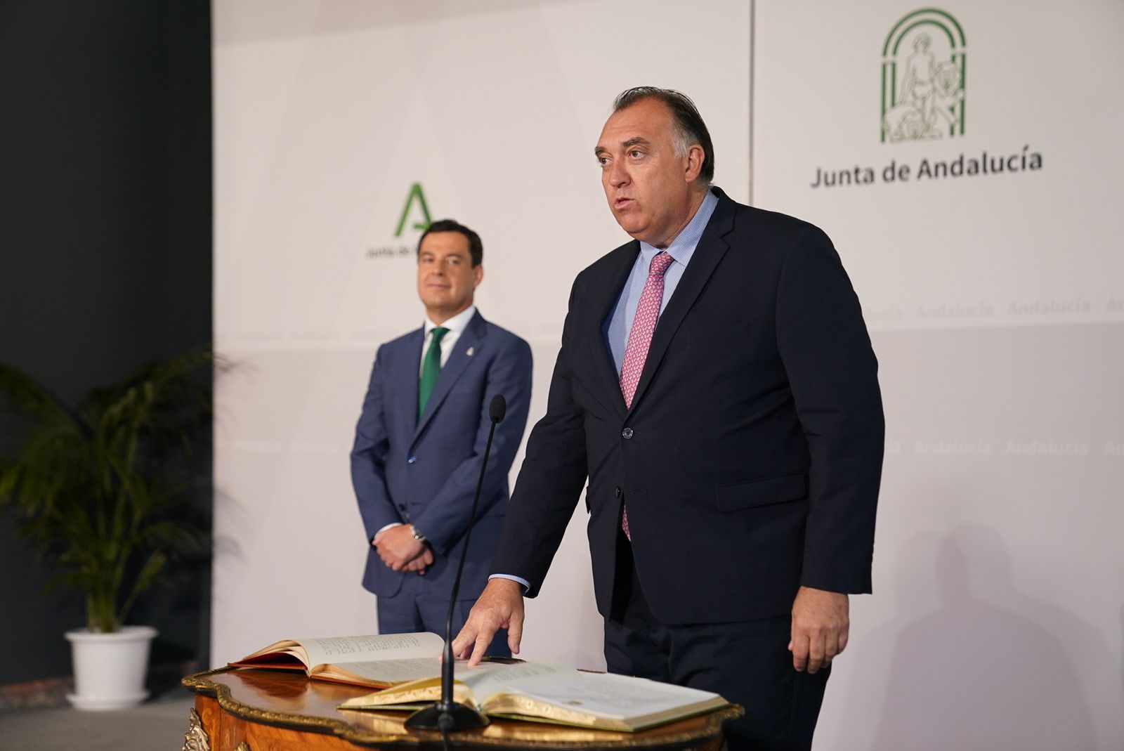 Turismo, Cultura y Deporte: Arturo Bernal.