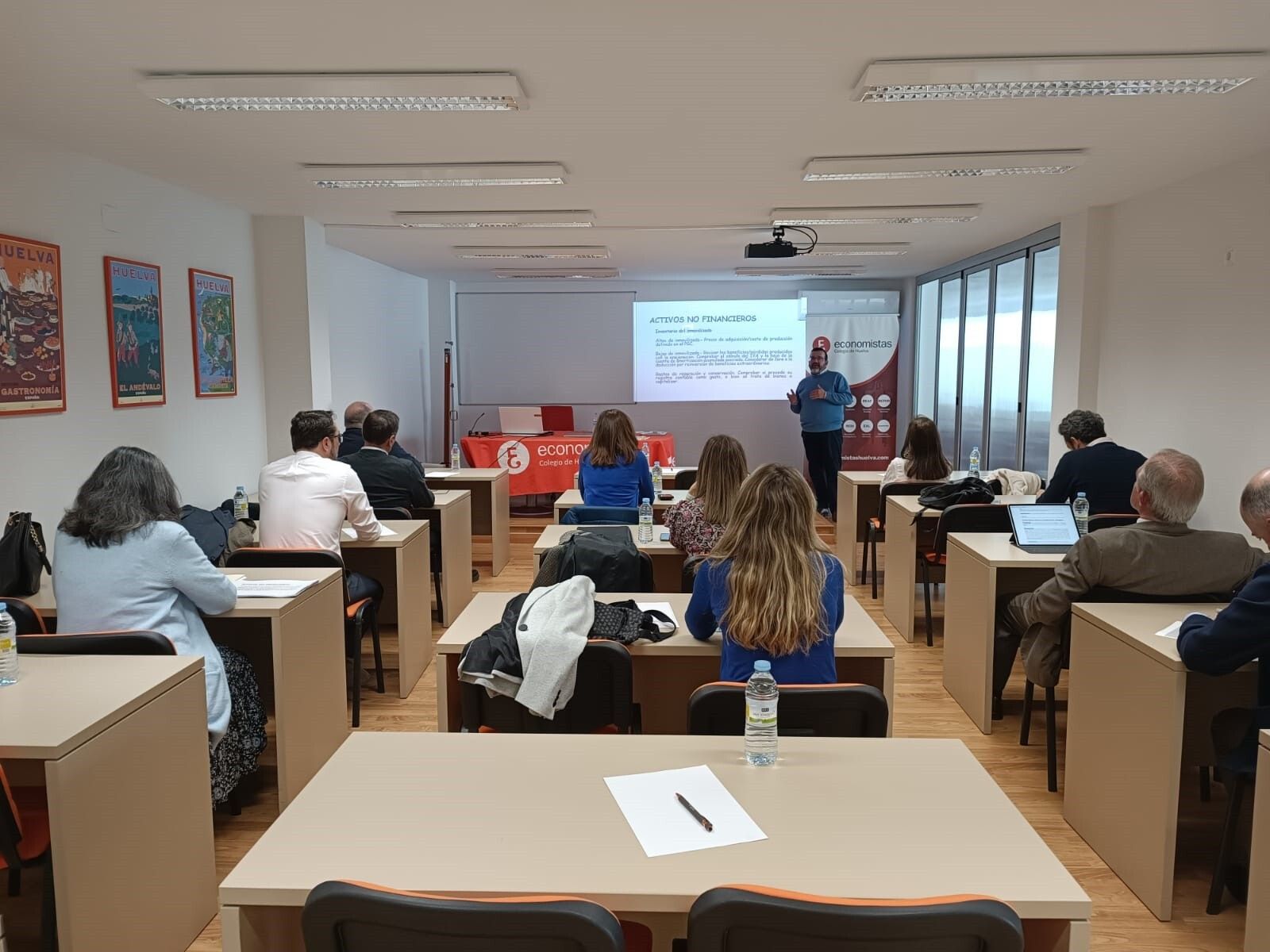 El Colegio de Economistas analiza el uso de la Inteligencia Artificial en las decisiones profesionales