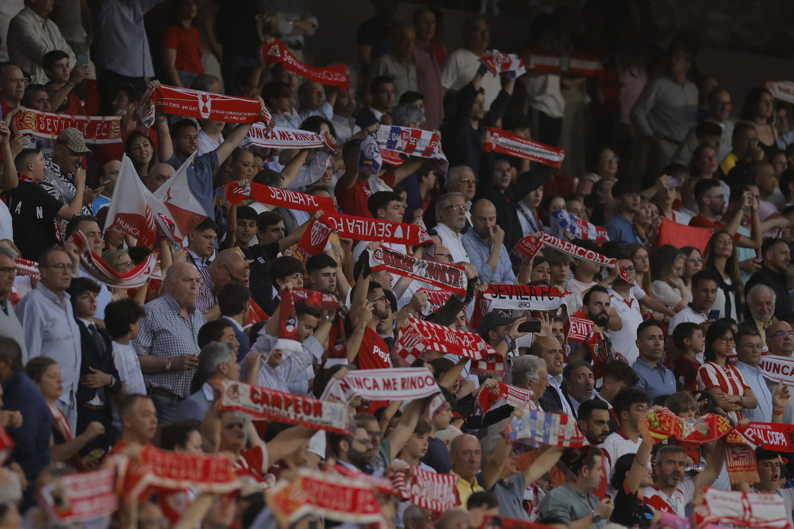 Búscate en las fotos del Sevilla -Villarreal