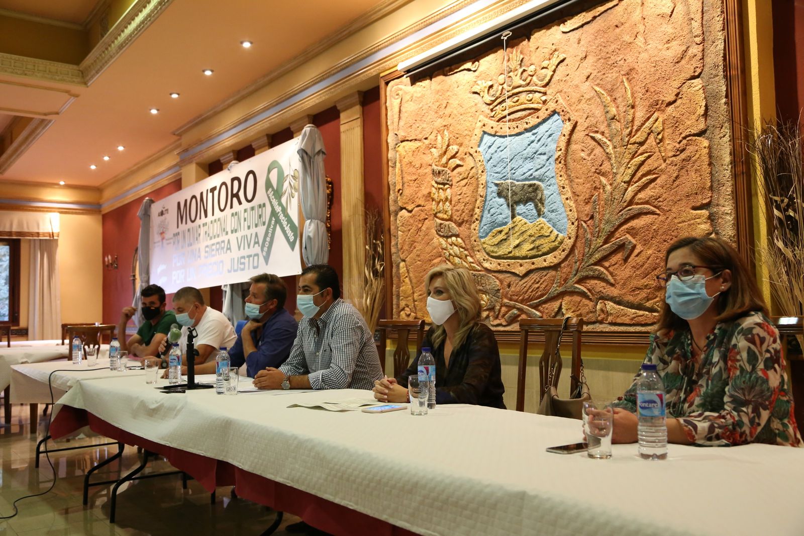 Dirigentes institucionales en la presentación de Asolite.
