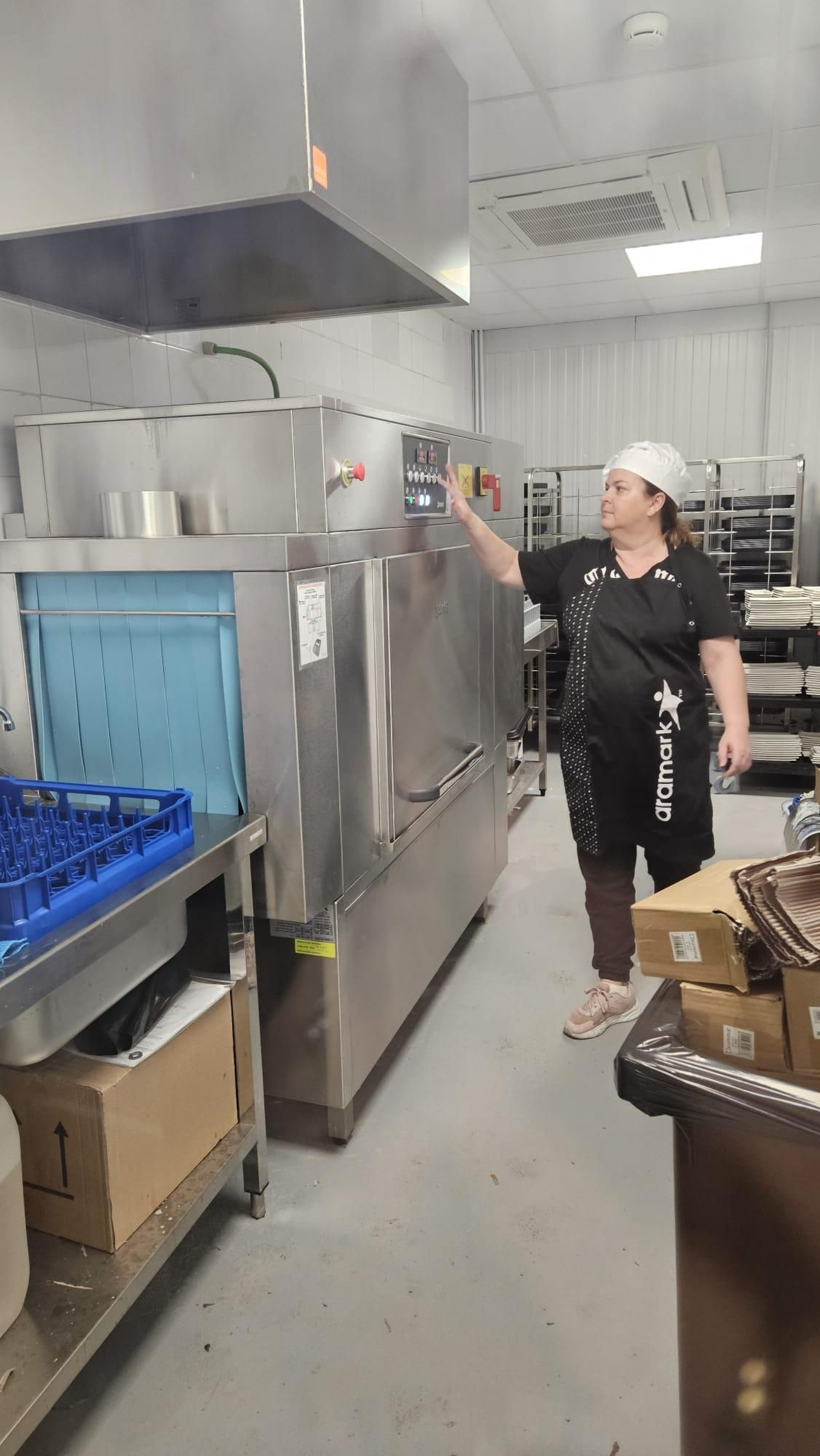 Imágenes de la flamante cafetería del Hospital Torrecárdenas