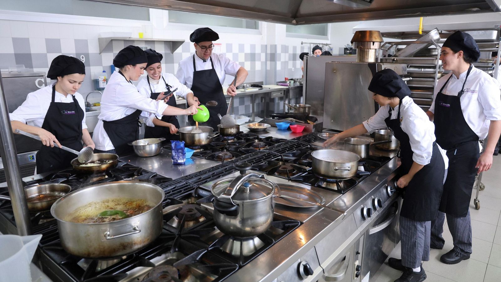 Estudiantes de la FP de Cocina del IES La Rosaleda.