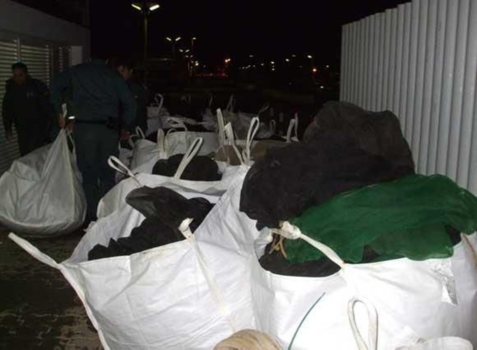 Las 210 redes retiradas a los riacheros y pescadores.

Foto: Borja Benjumeda