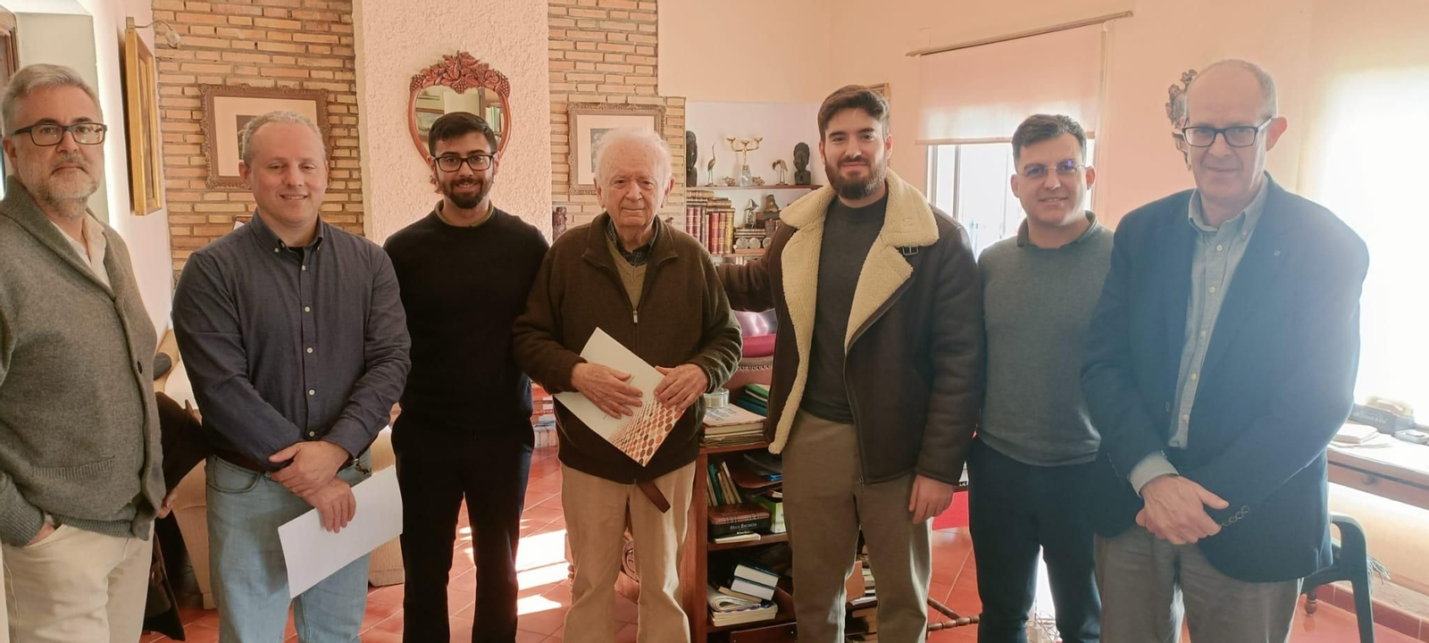 Javier López Escalona, Ignacio Ábalos Ruiz, Francisco Díaz Cerrudo, Sergio Fernández Uceda, Jesús Verdú y responsables del Archivo de la UCA. Javier López Escalona, Ignacio Ábalos Ruiz, Francisco Díaz Cerrudo, Sergio Fernández Uceda, Jesús Verdú y responsables del Archivo de la UCA.