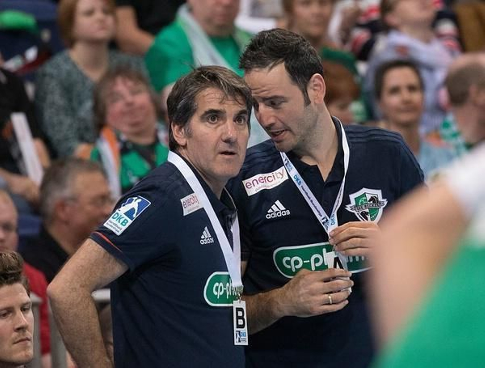 Ortega dialoga con Iker Romero.