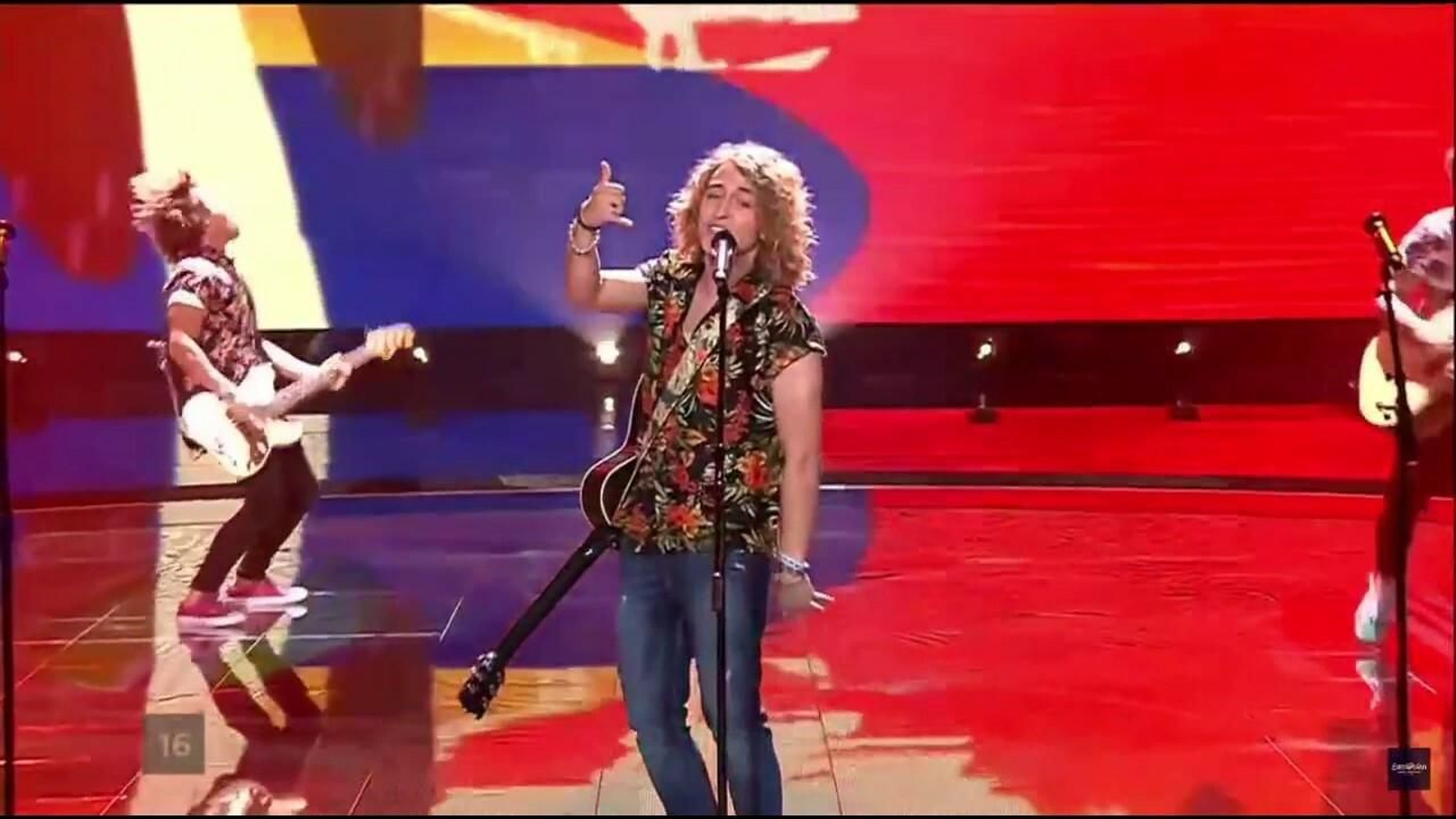 8. 2017. ¿Quién? Manel Navarro ¿Qué? El más glorioso gallo que se recuerda en la historia eurovisiva con 'Do you for your lover?'