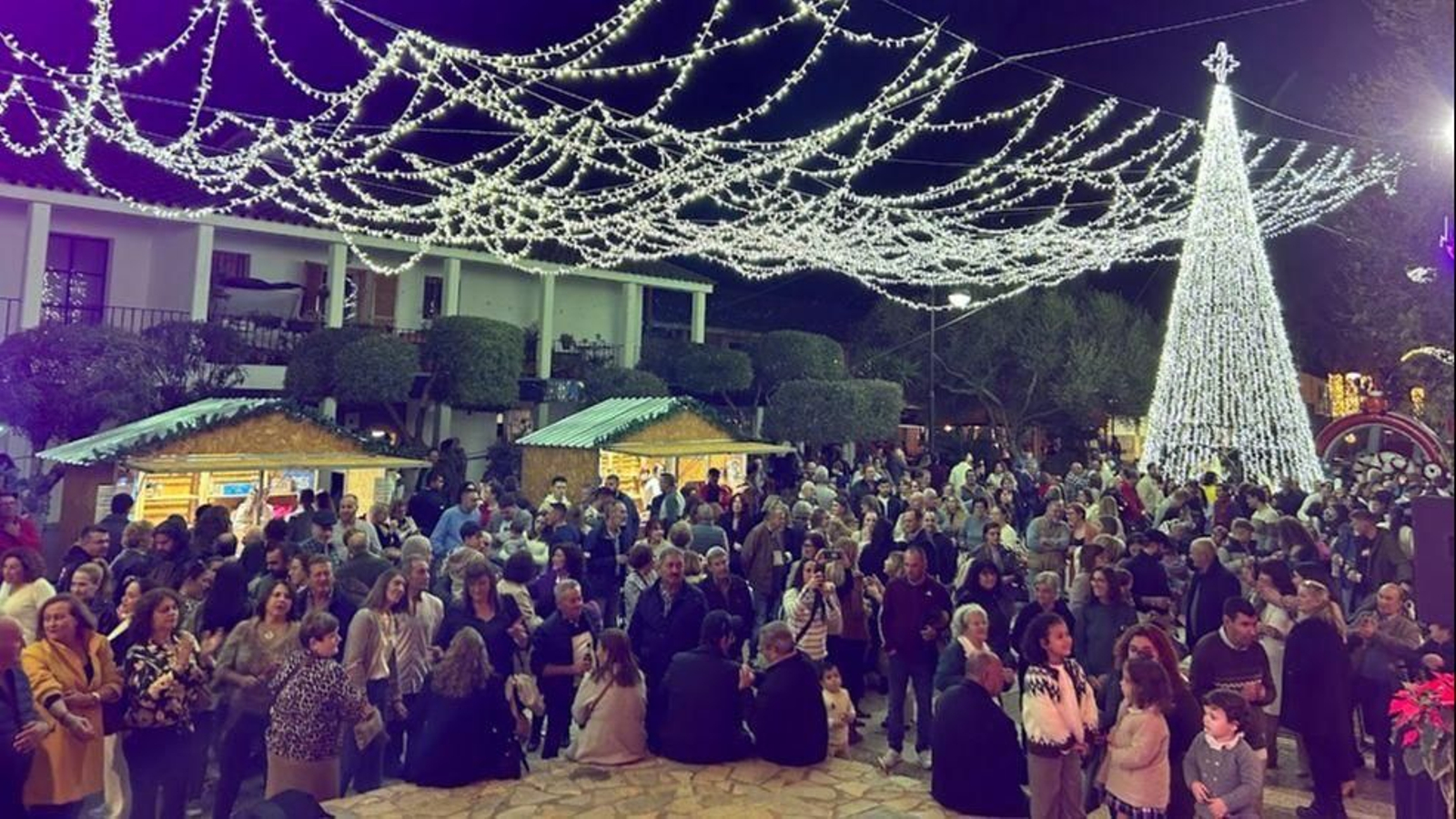 La Navidad arranca con el tradicional encendido del alumbrado en la Plaza Andalucía, el sábado 22 de noviembre.