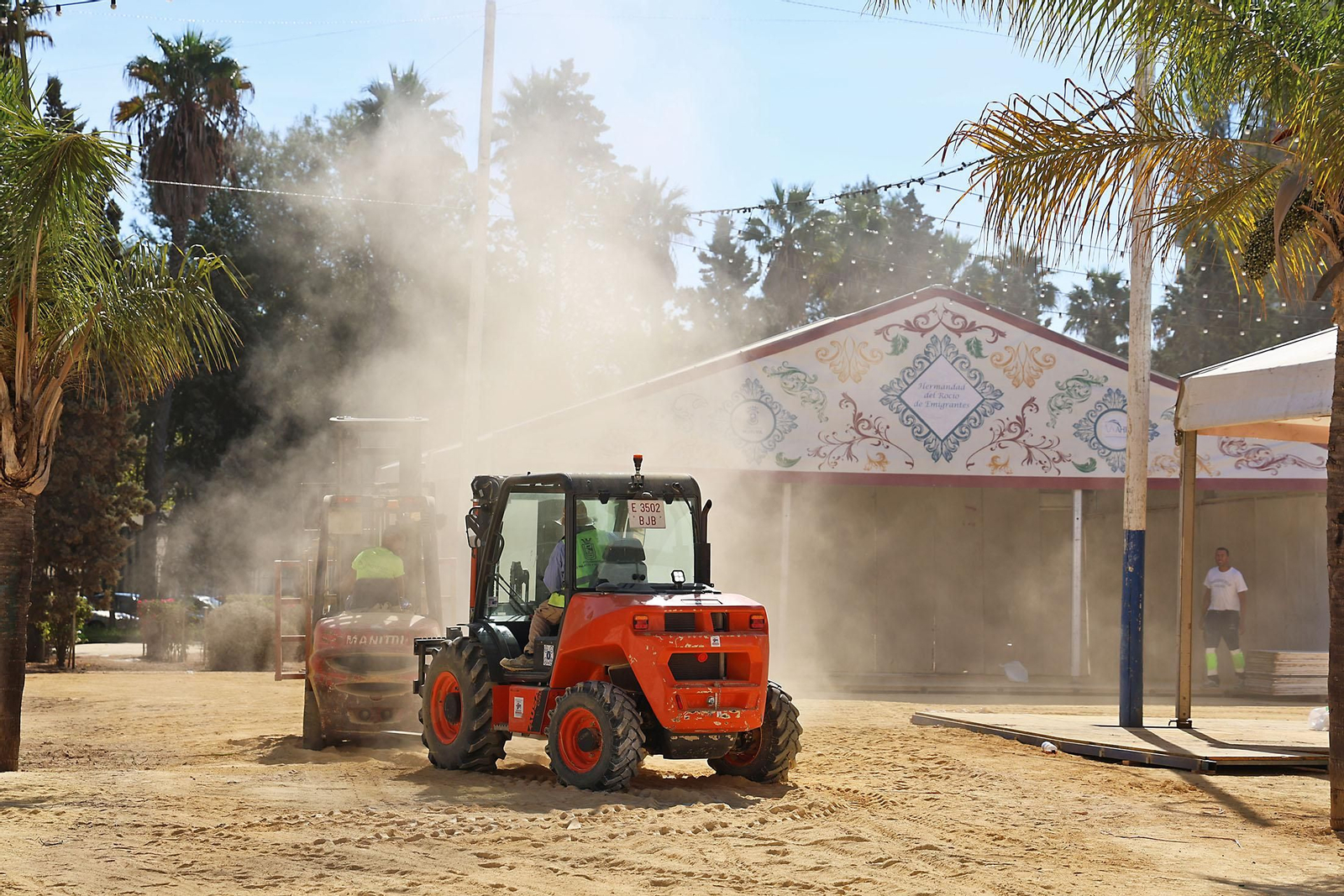 Pistoletazo de salida para la Feria de Otoño y del caballo de Huelva con el montaje de las casetas