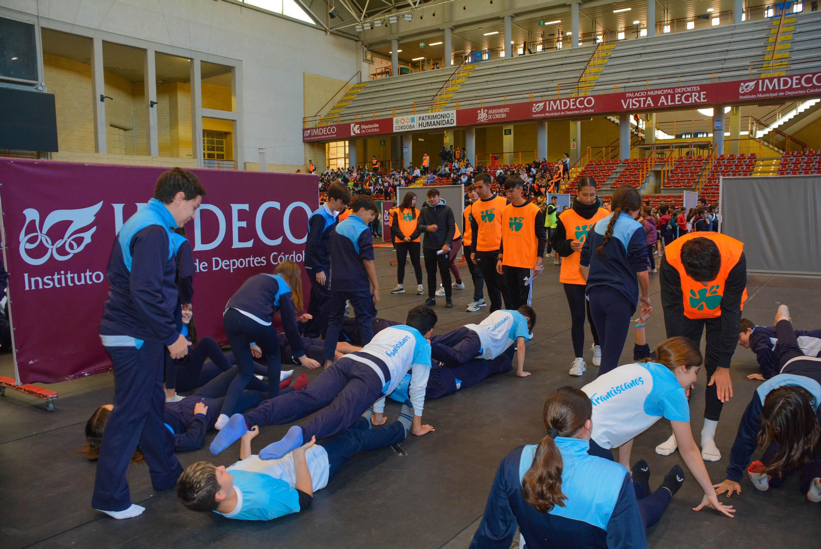 La 'Gimnastrada' del instituto López Neyra de Córdoba, en imágenes