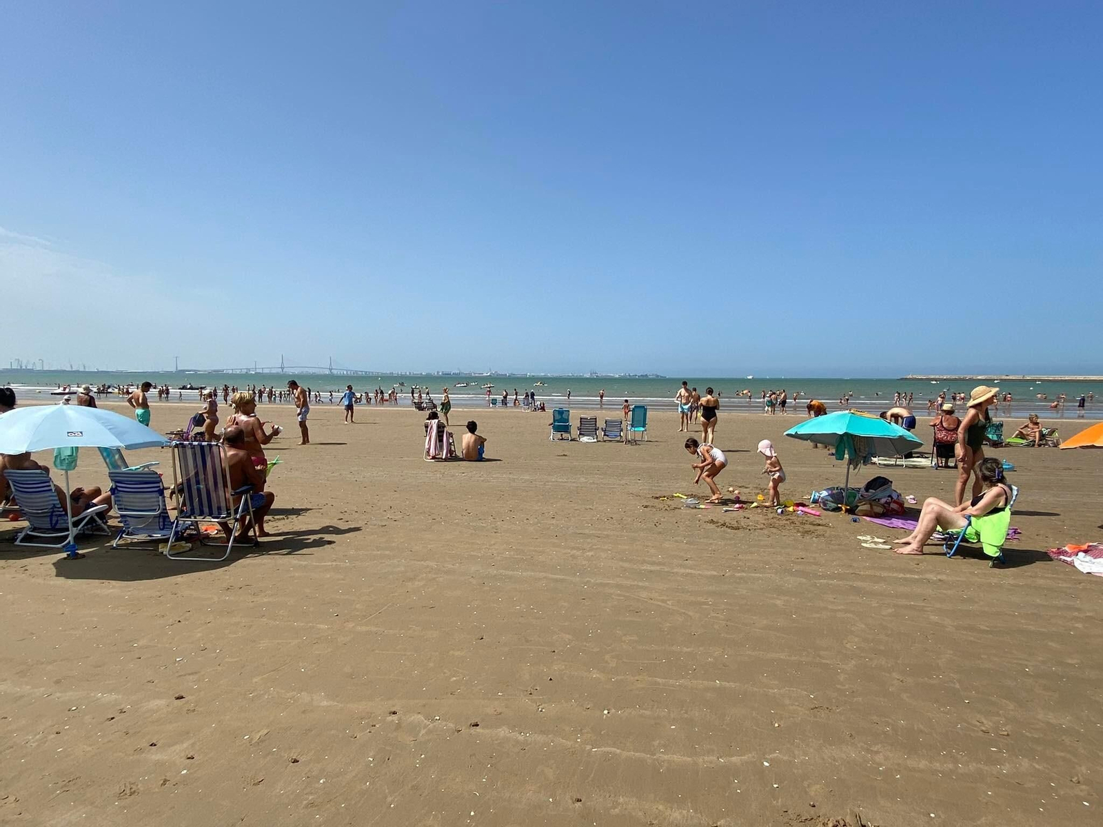La playa de Valdelagrana, esta mañana, durante la bajamar.