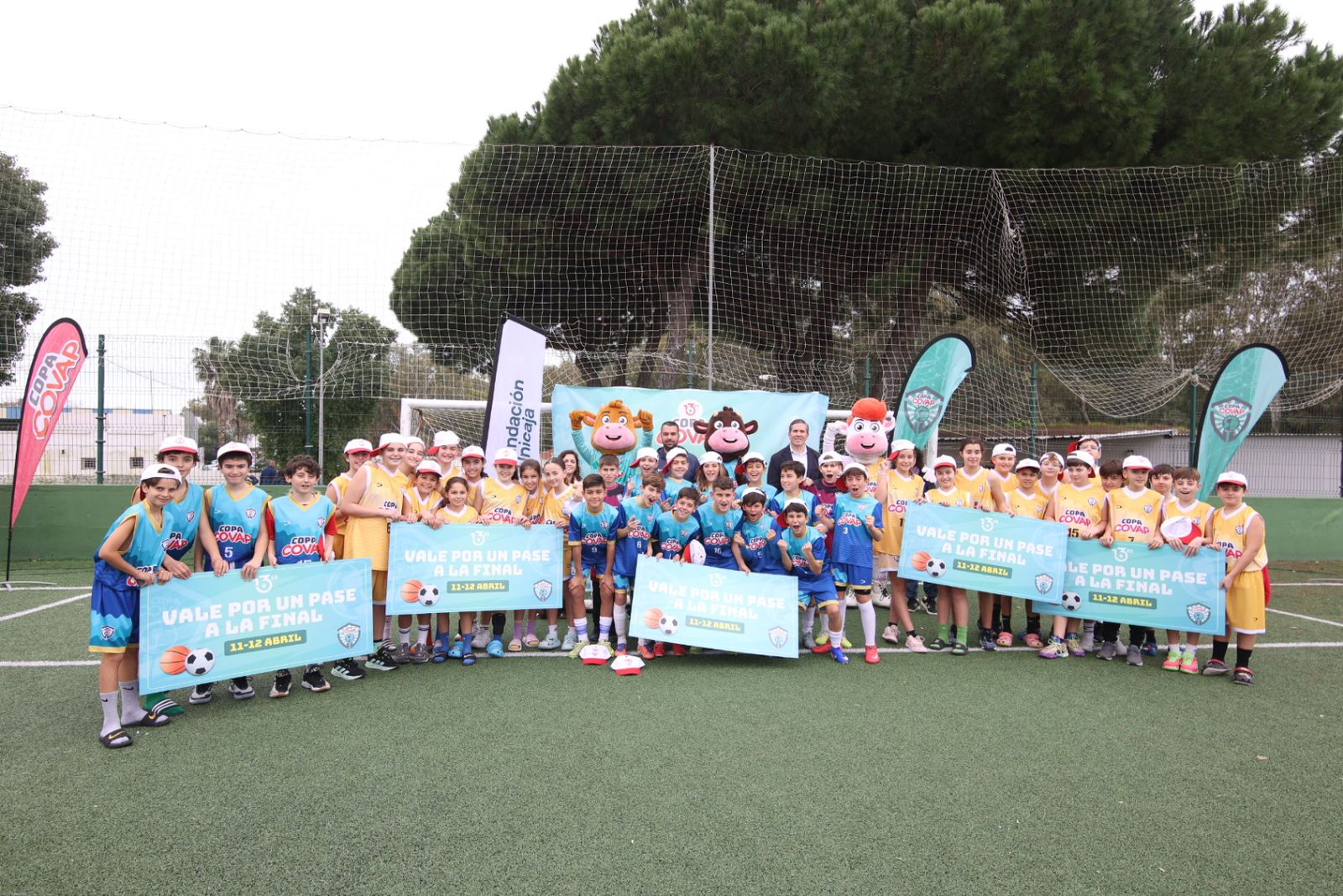 Foto de grupo de los equipos ganadores en Conil