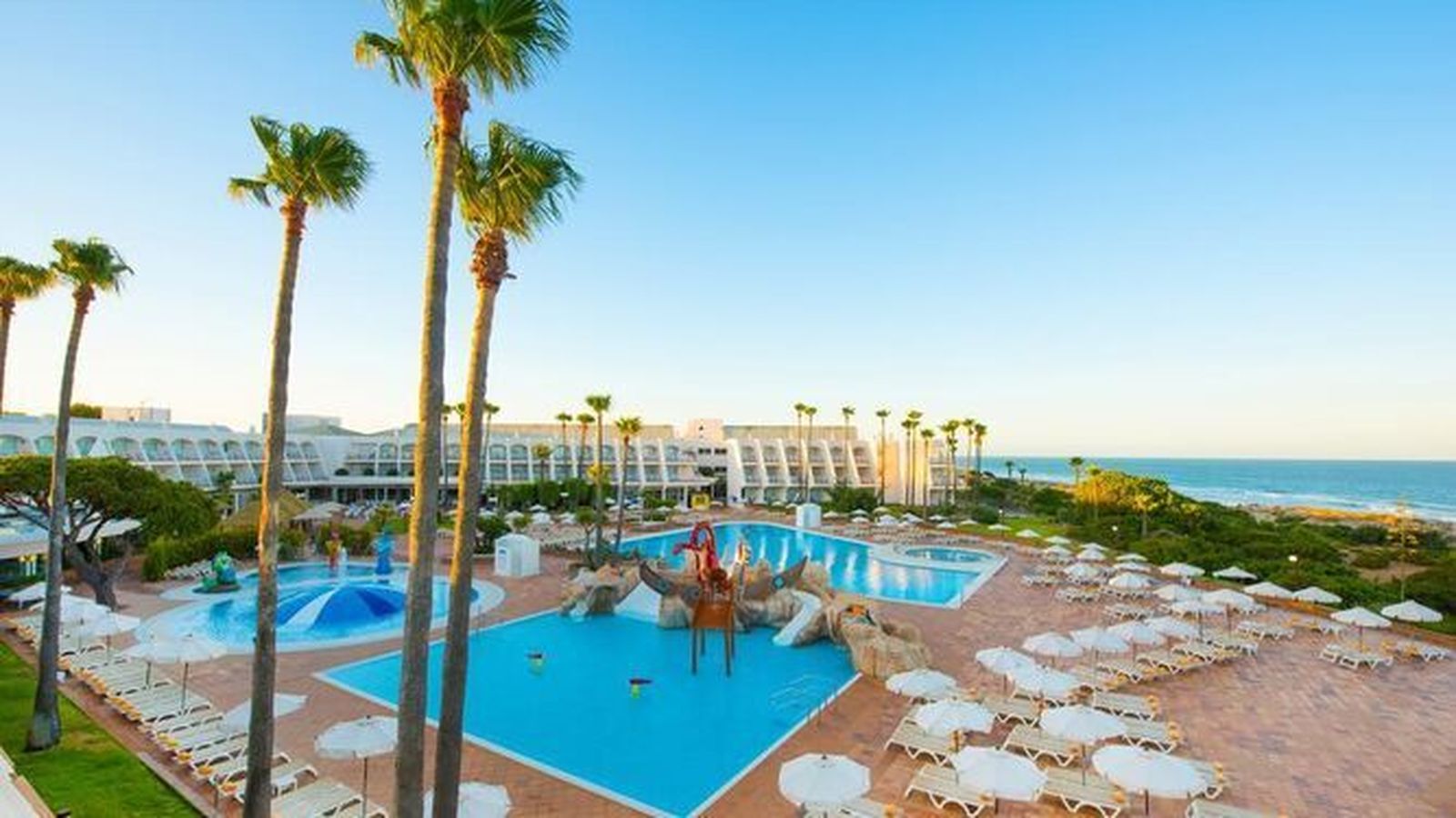 Vista del hotel Iberostar Royal Andalus en Novo Sancti Petri.