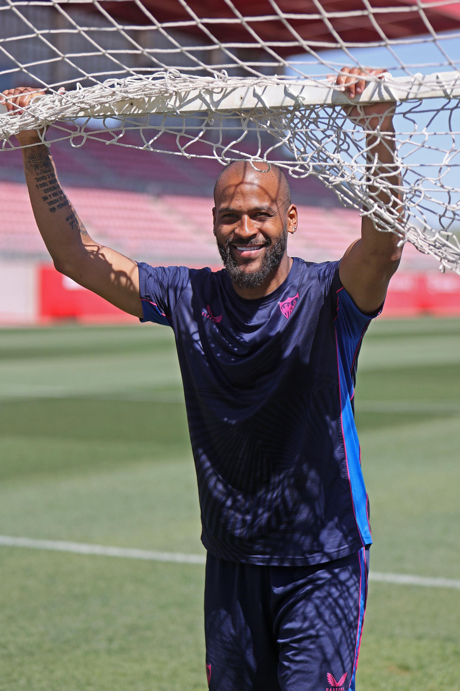 En una portería del estadio Jesús Navas.