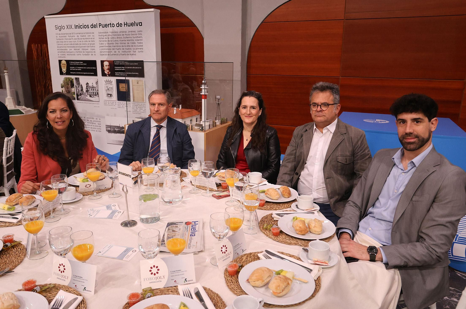 Imágenes de las mesas de invitados al Foro Joly Andalucía
