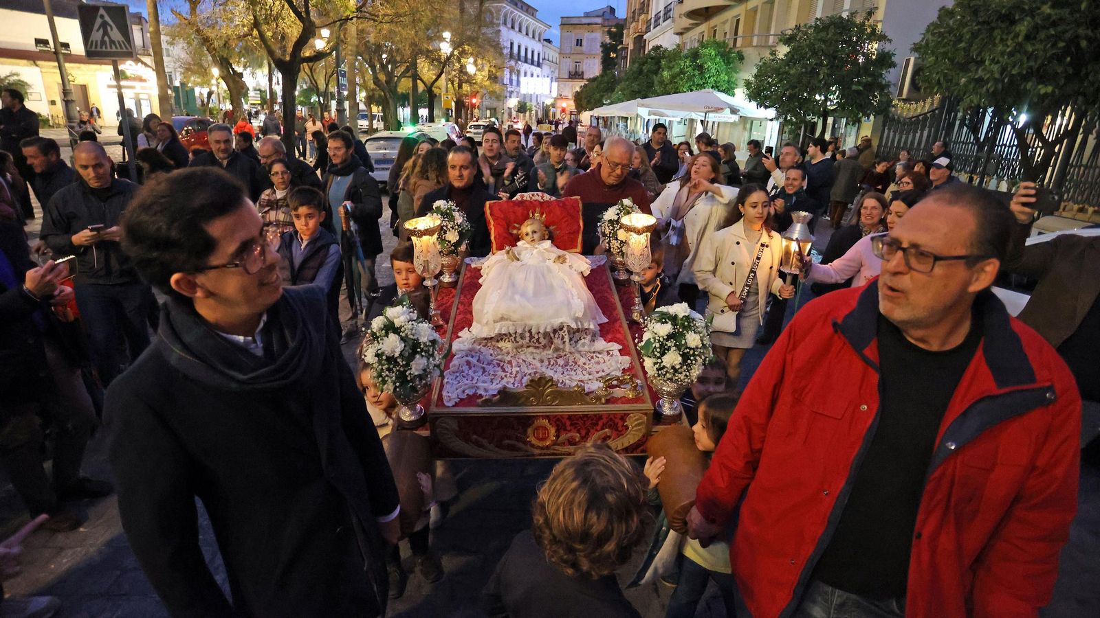 La procesión del Niño Jesús que en los días previos a la festividad de Reyes organiza la Hermandad del Nazareno.