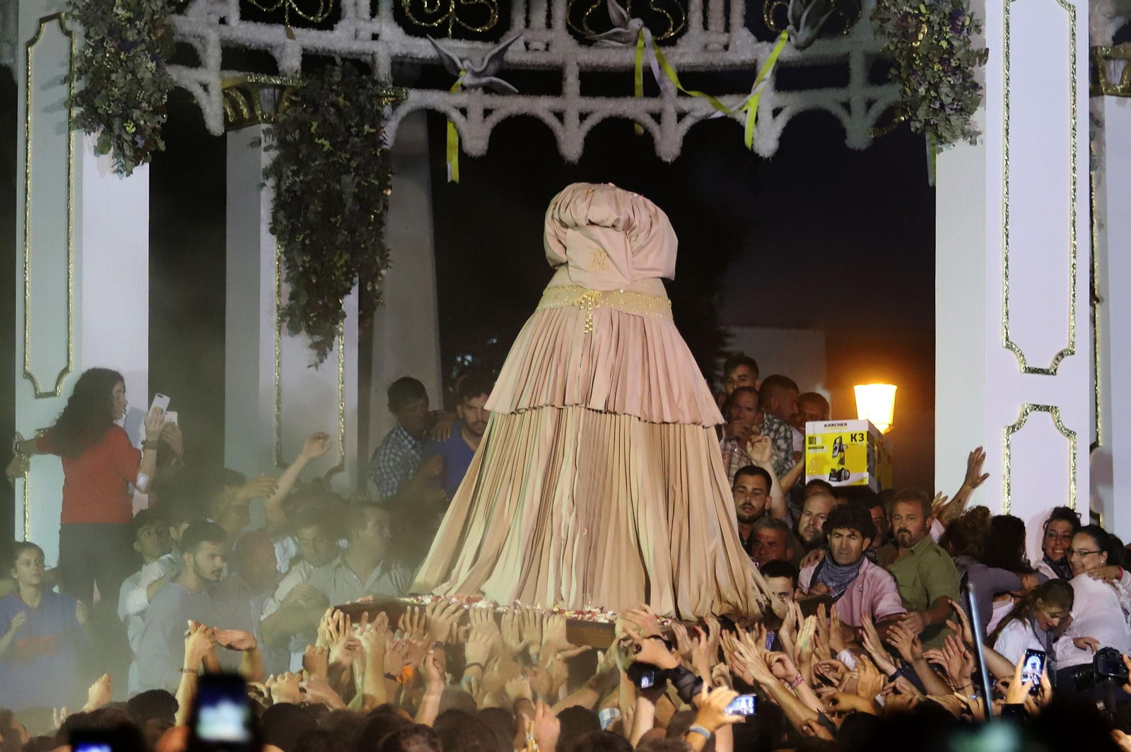 Recuerda las imágenes de la Venida de la Virgen del Rocío a Almonte en 2019