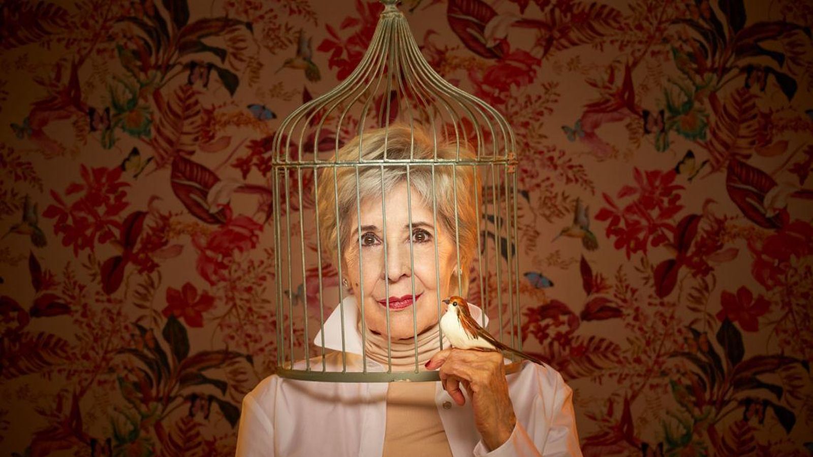 Concha Velasco en una de las escenas.