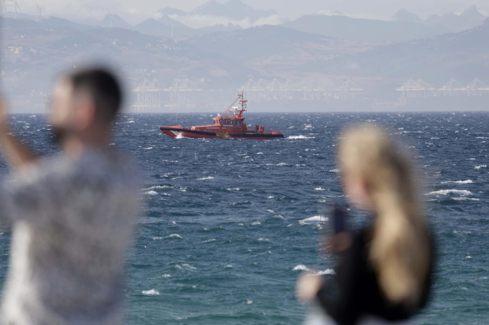Fotos del amplio despliegue de medios marítimos y aéreos para encontrar a la desaparecida Úrsula Cortés Olivé