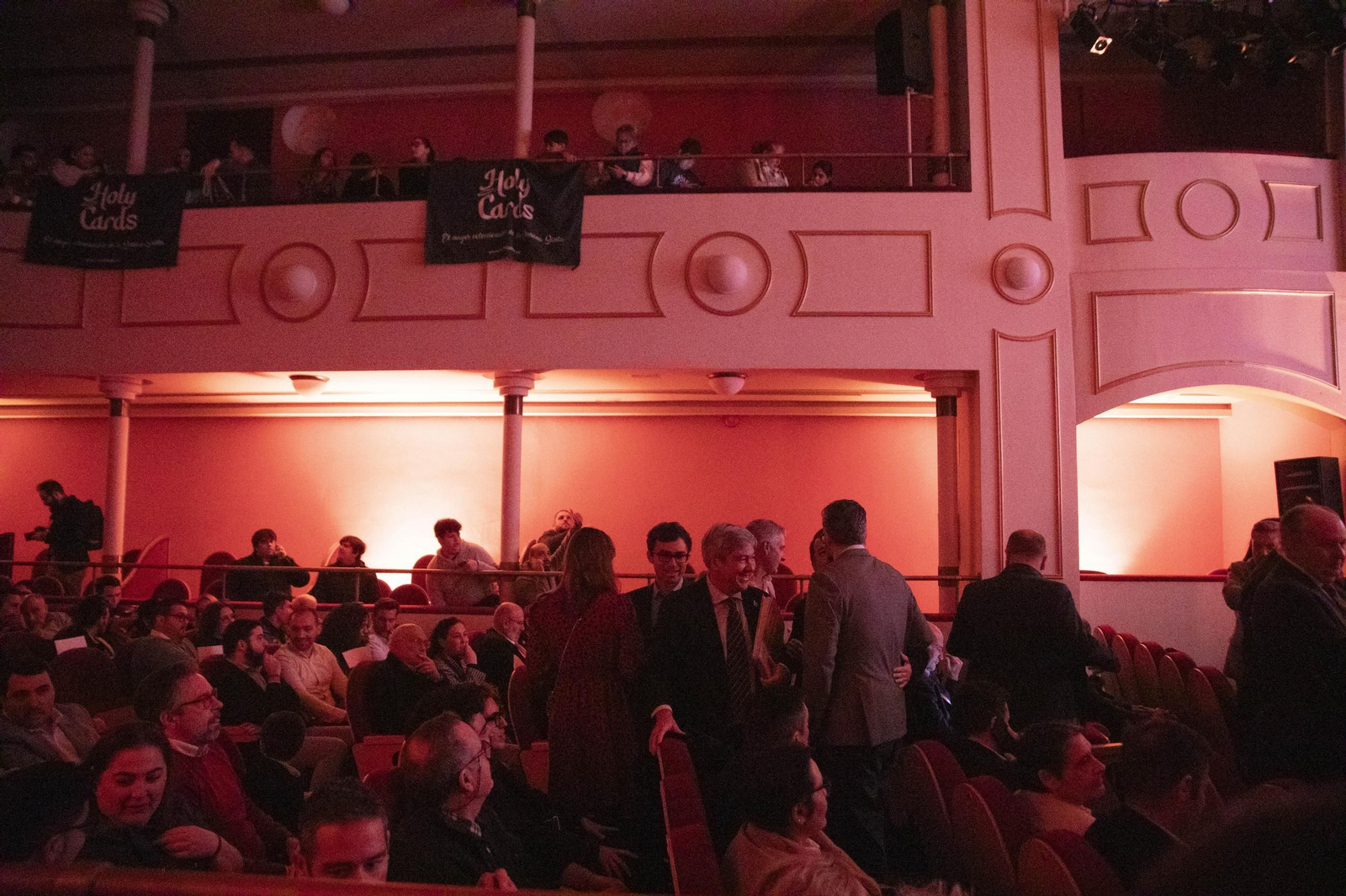 Imágenes de la presentación de las Holy Cards