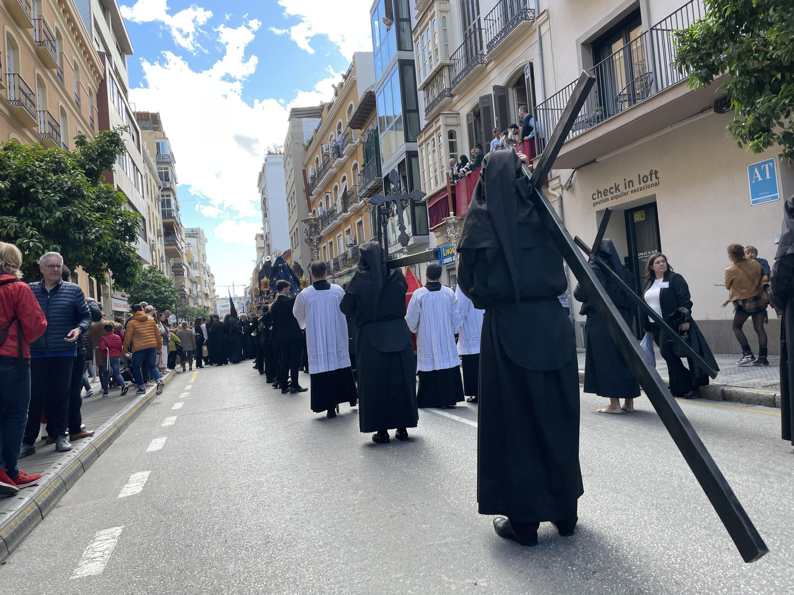 Monte Calvario en su procesión del Viernes Santo en Málaga, en fotos