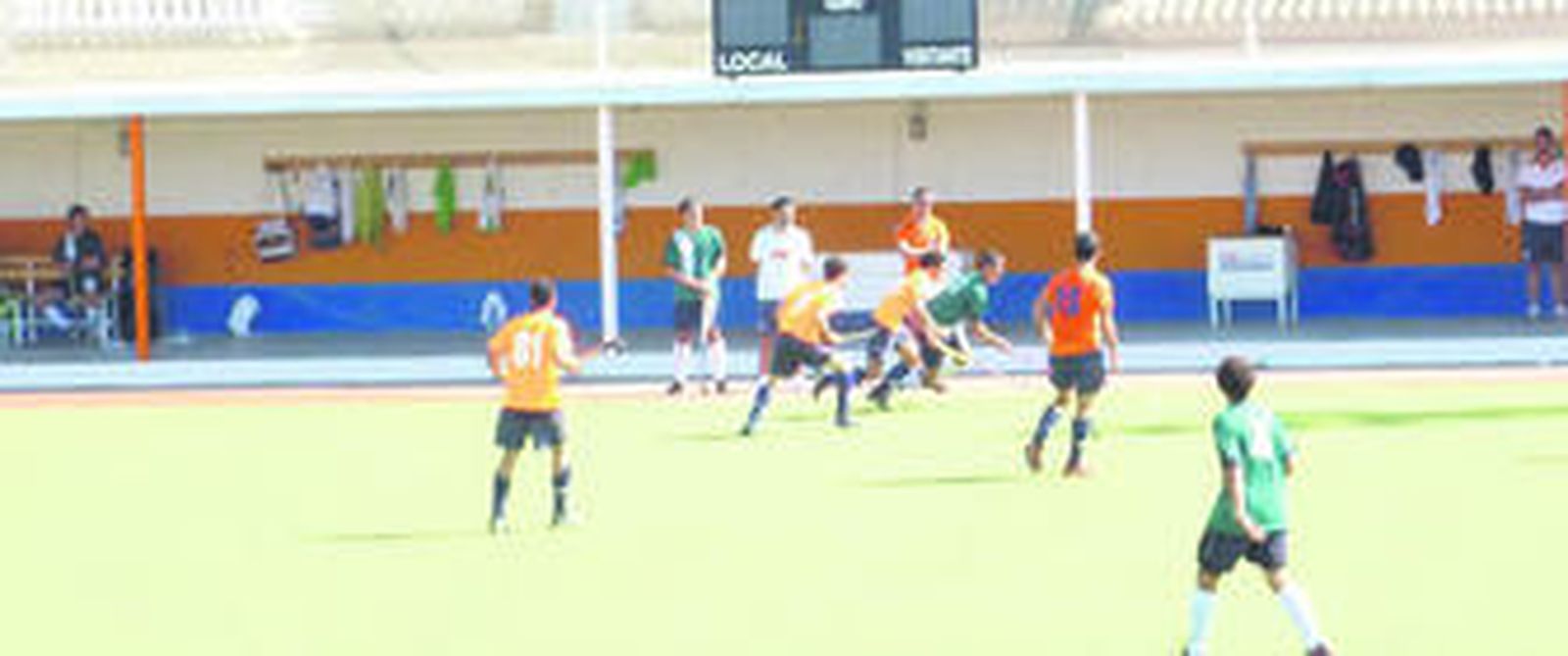 Imagen del partido que el equipo sénior del Club de Hockey San Fernando disputó ante la Selección Andaluza sub-18.