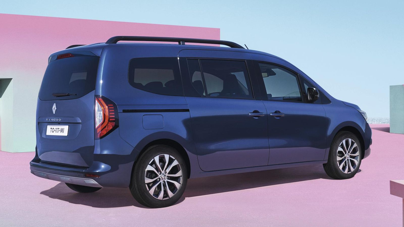 Por ahora, el Grand Kangoo sólo estará a la venta con los dos motores de combustión que Renault selecciona para este modelo.