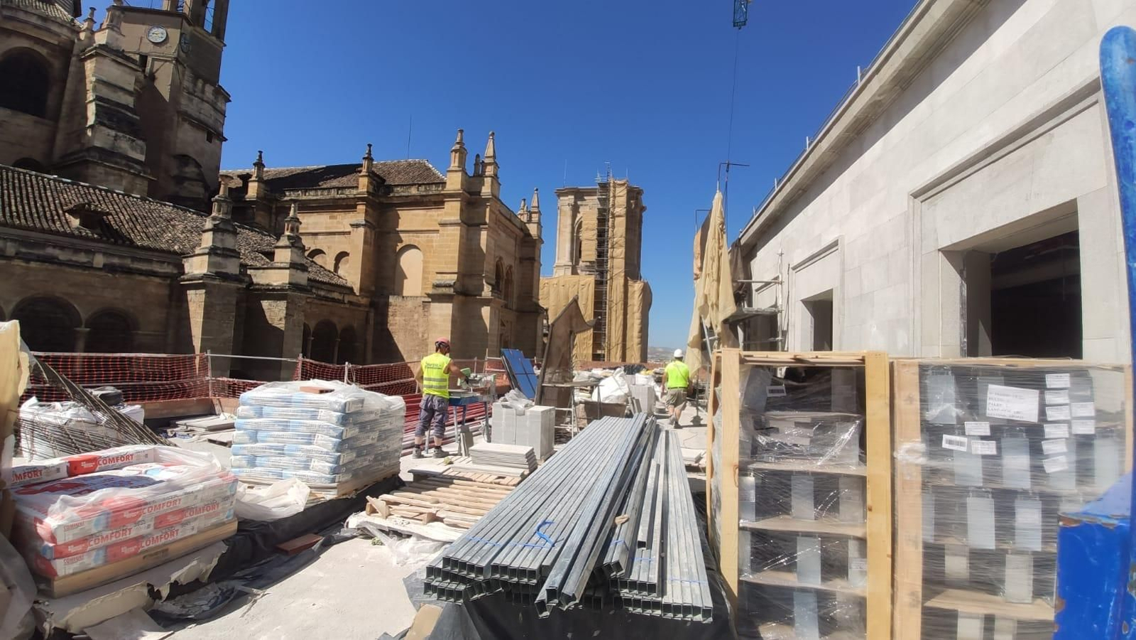 Imagen de la obra en el Edificio Villamena, que se convertirá en el Hotel Claridge y abrirá en primavera de 2026