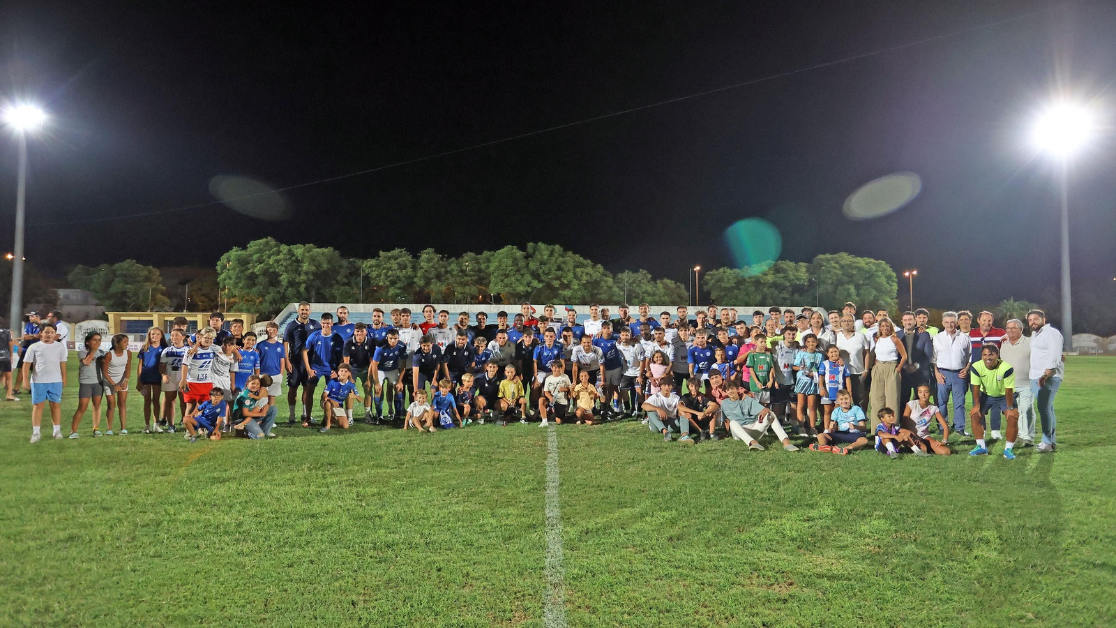Imágenes del Trofeo de la Copa y la Venencia entre el Jerez Industrial y el Xerez DFC
