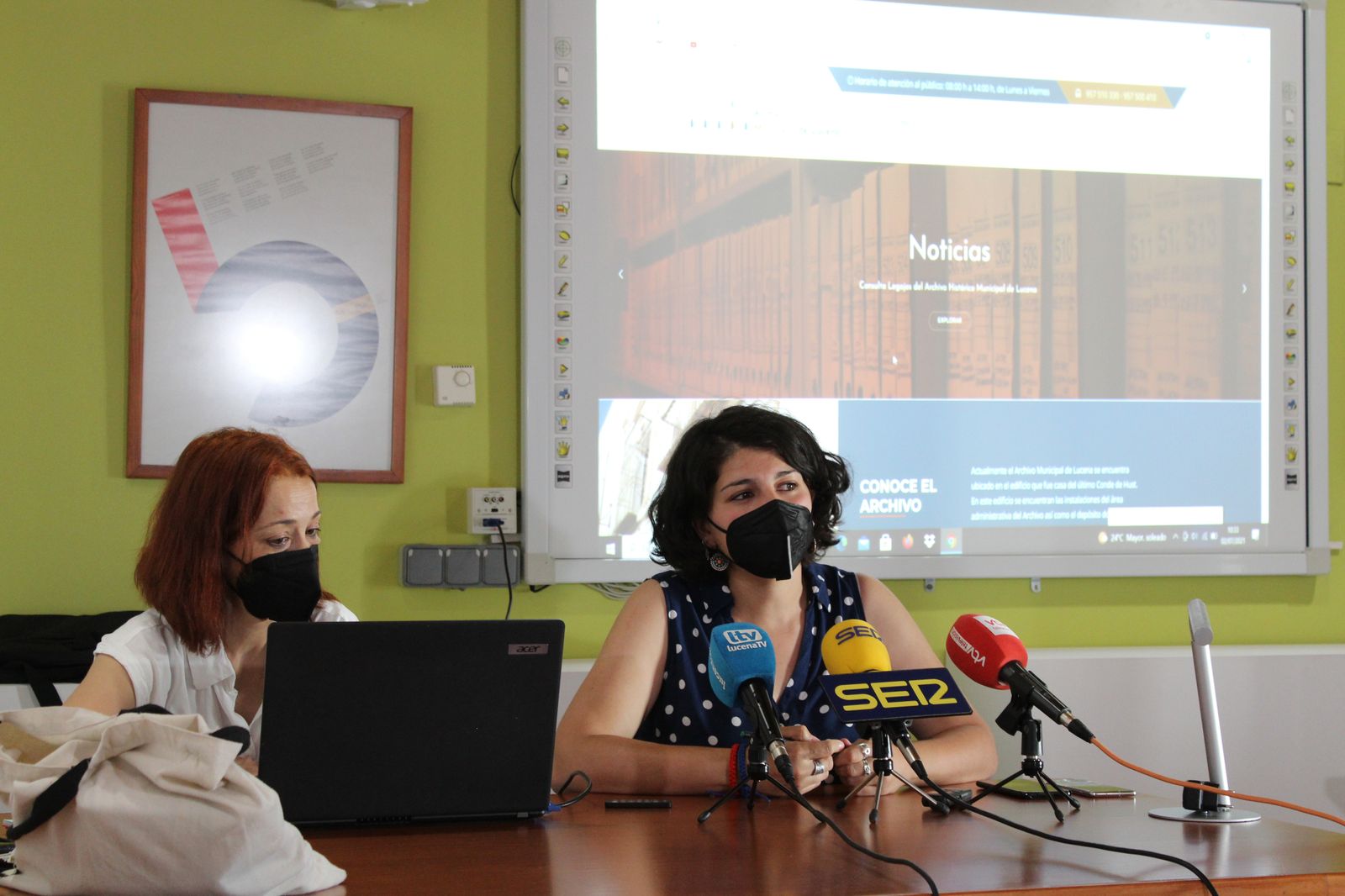 Mamen Beato e inmaculada Díaz presentan el portal.