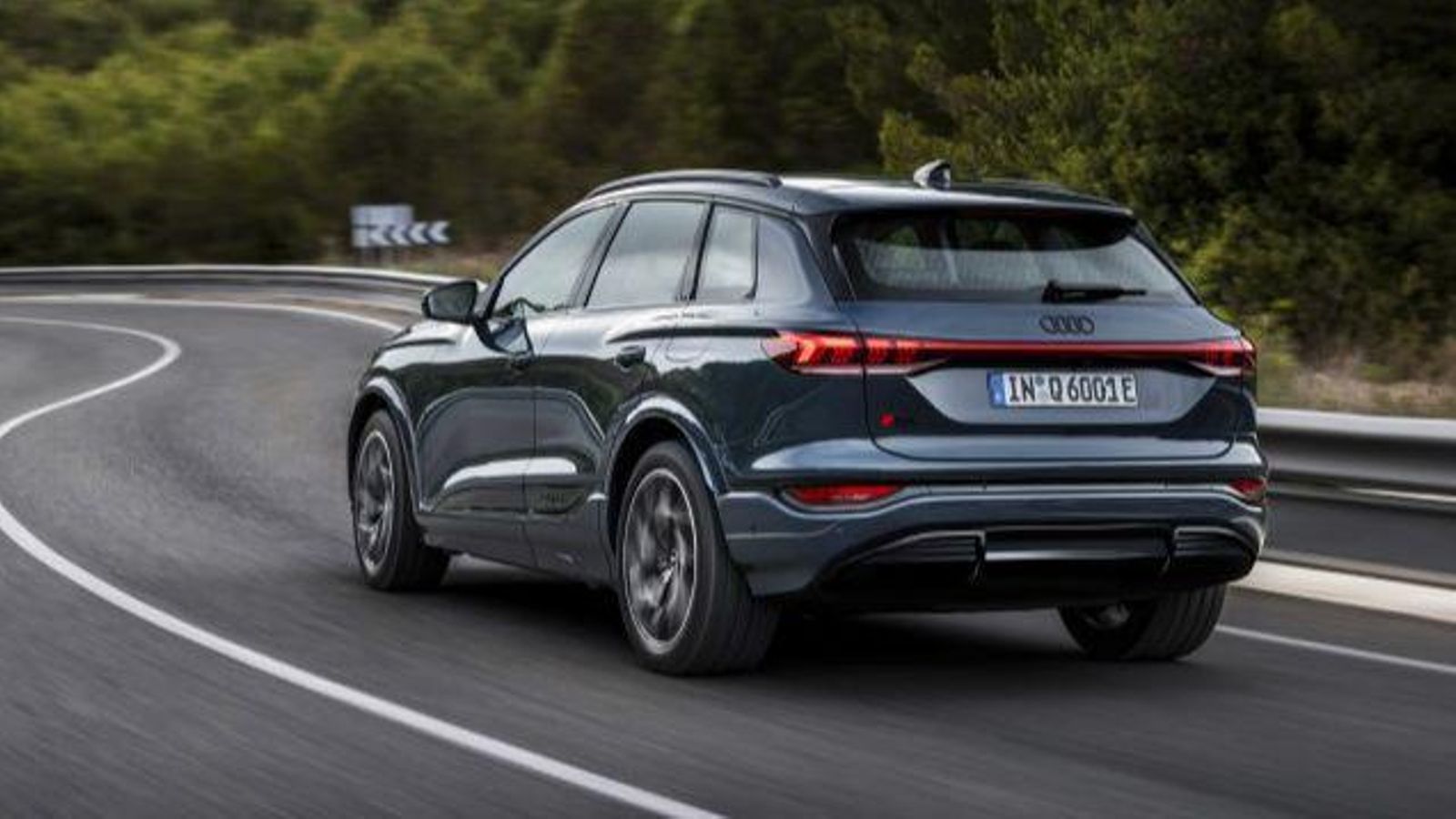 Un motor menos potente que el de la versión Performance y, sobre todo, una batería de menor capacidad deben permitir a Audi situar el precio de este SUV ligeramente por encima de los 60.000 euros cuando llegue a España.
