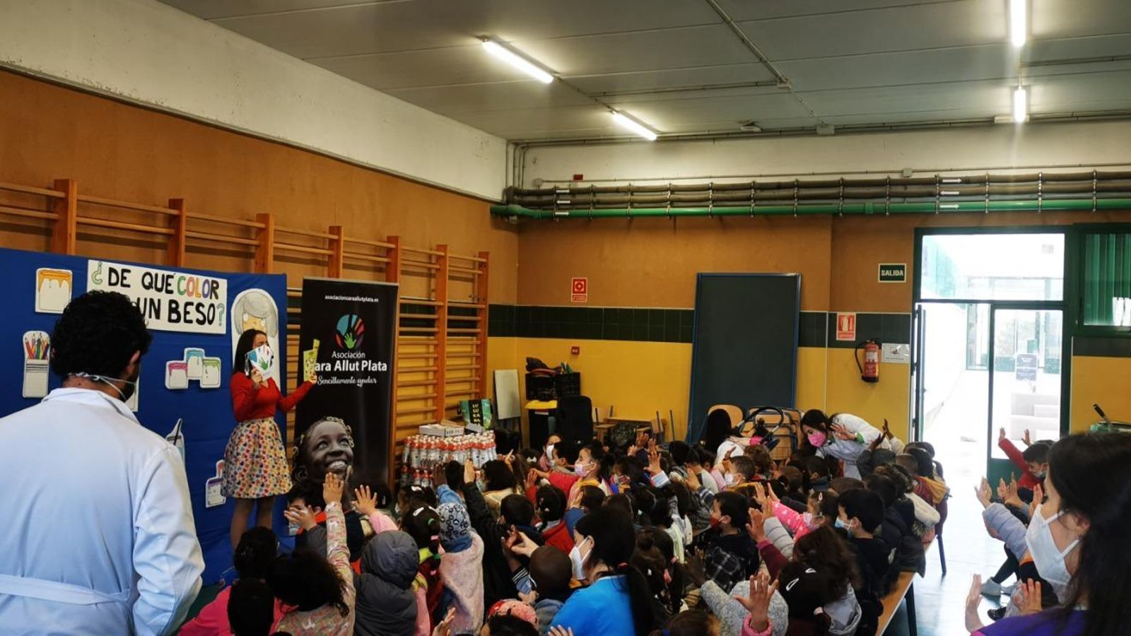 Cuentos para luchar contra el virus entre los niños de San Isidro