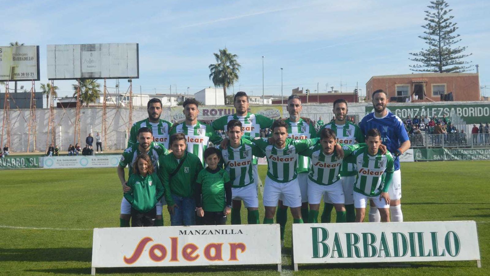 Formación inicial del Atleti contra el Melilla.