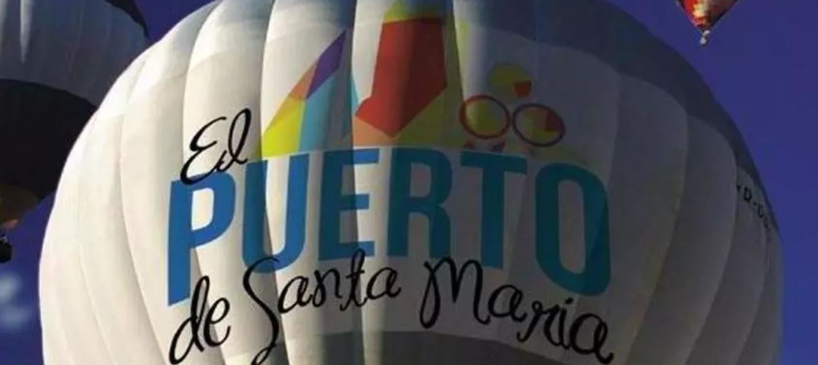 Un globo cautivo con el logotipo turístico de El Puerto.