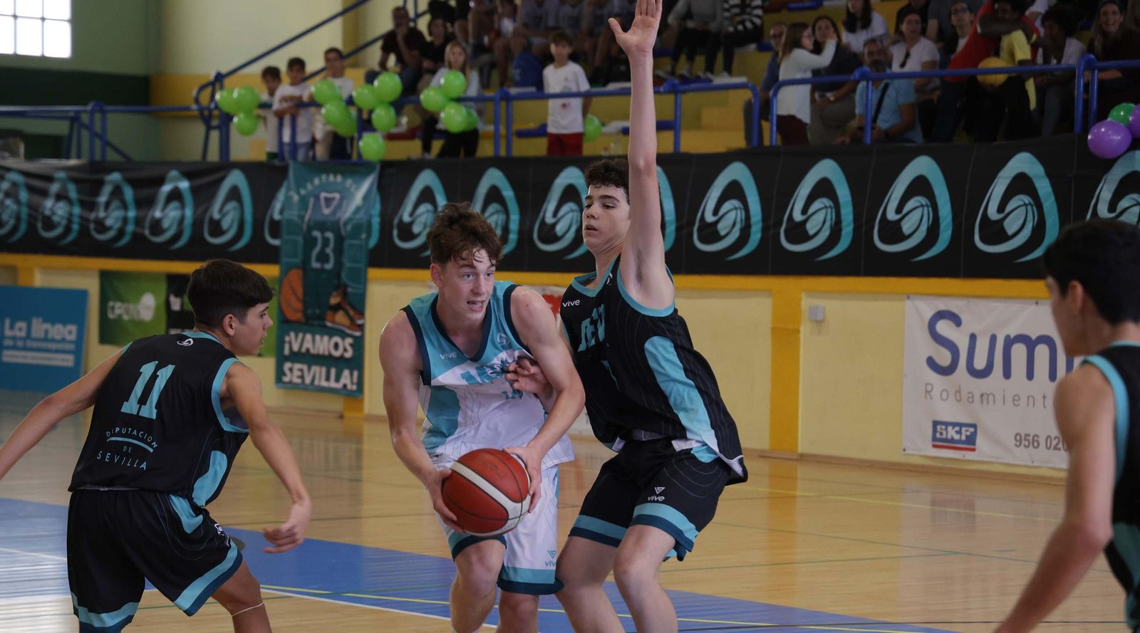 Las fotos de la tercera y última jornada del Campeonato de Andalucía infantil masculino de baloncesto, en La Línea